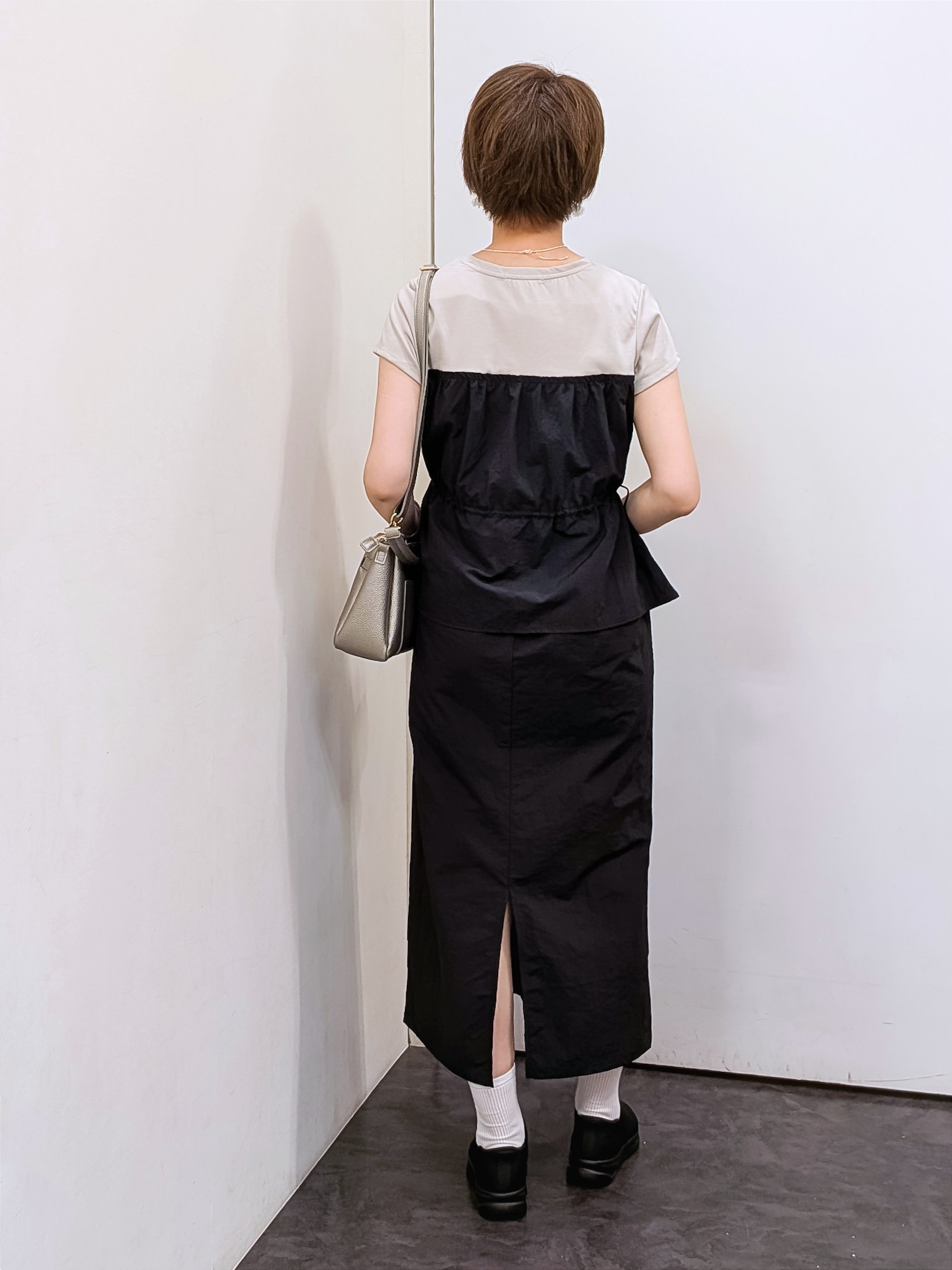 やまちゃんさんの「grove｜【低身長さんも選べる着丈・洗濯機◎】1枚で旬顔！Tシャツドッキングドロストワンピース」を使ったコーディネート