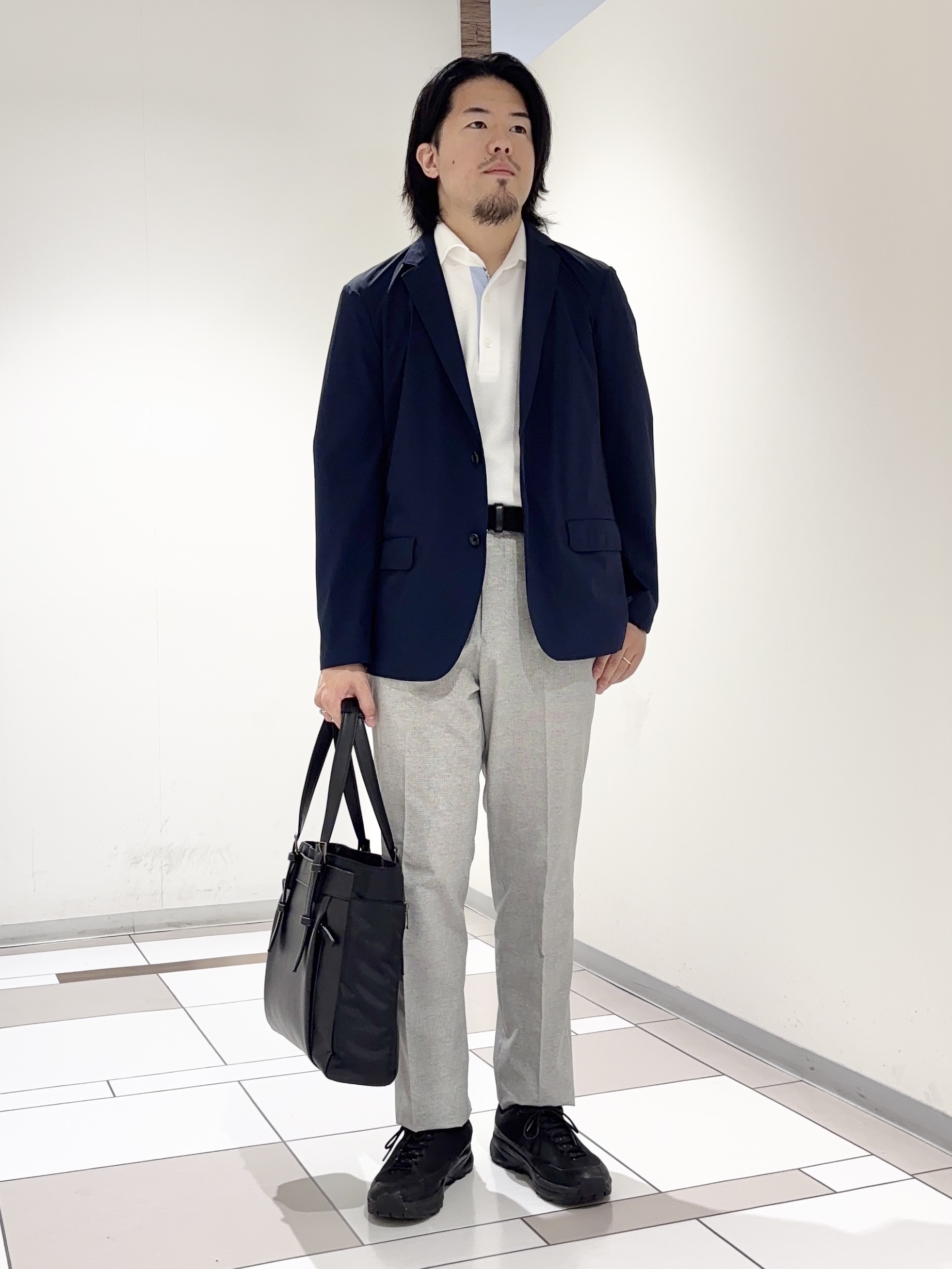 及川さんの「TAKEO KIKUCHI｜3Dナイロン ジャケット」を使ったコーディネート