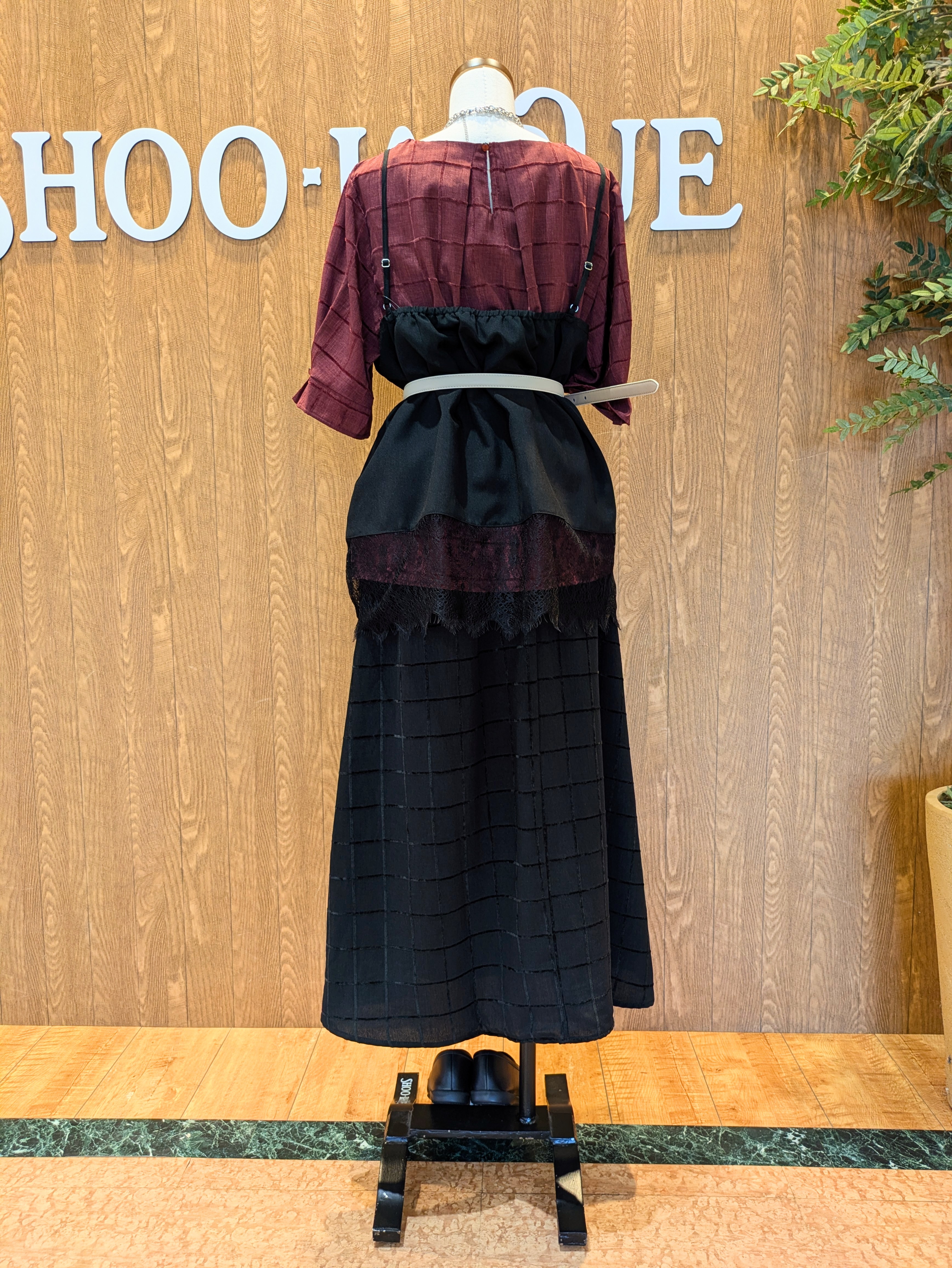 MARIEさんの「SHOO･LA･RUE｜【セットアップ可/S-LL】モールチェックで上品に タックスリーブ ブラウス」を使ったコーディネート
