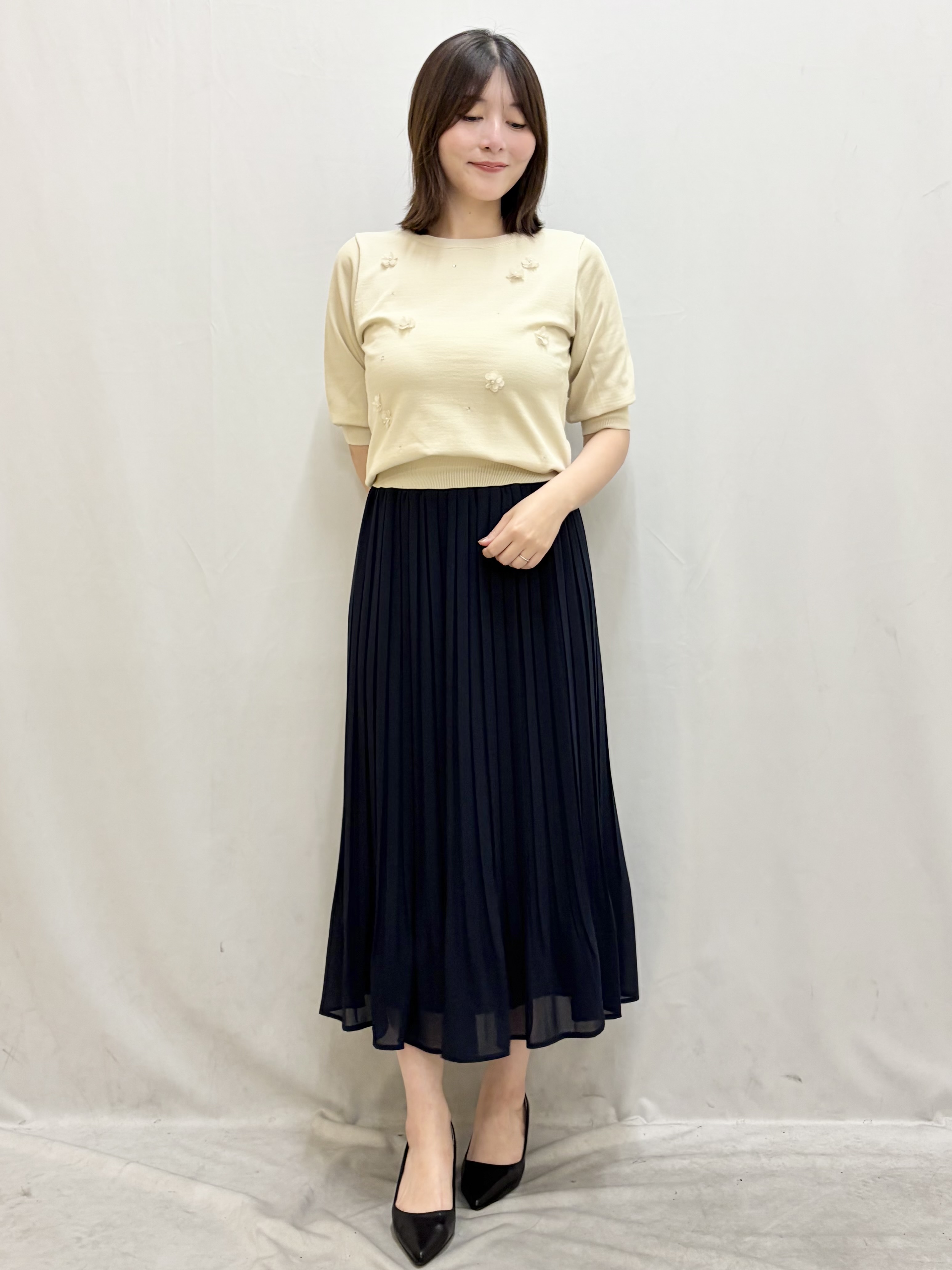 kasumiさんの「index｜お花ビジュー6分袖ニット【洗濯機OK】」を使ったコーディネート