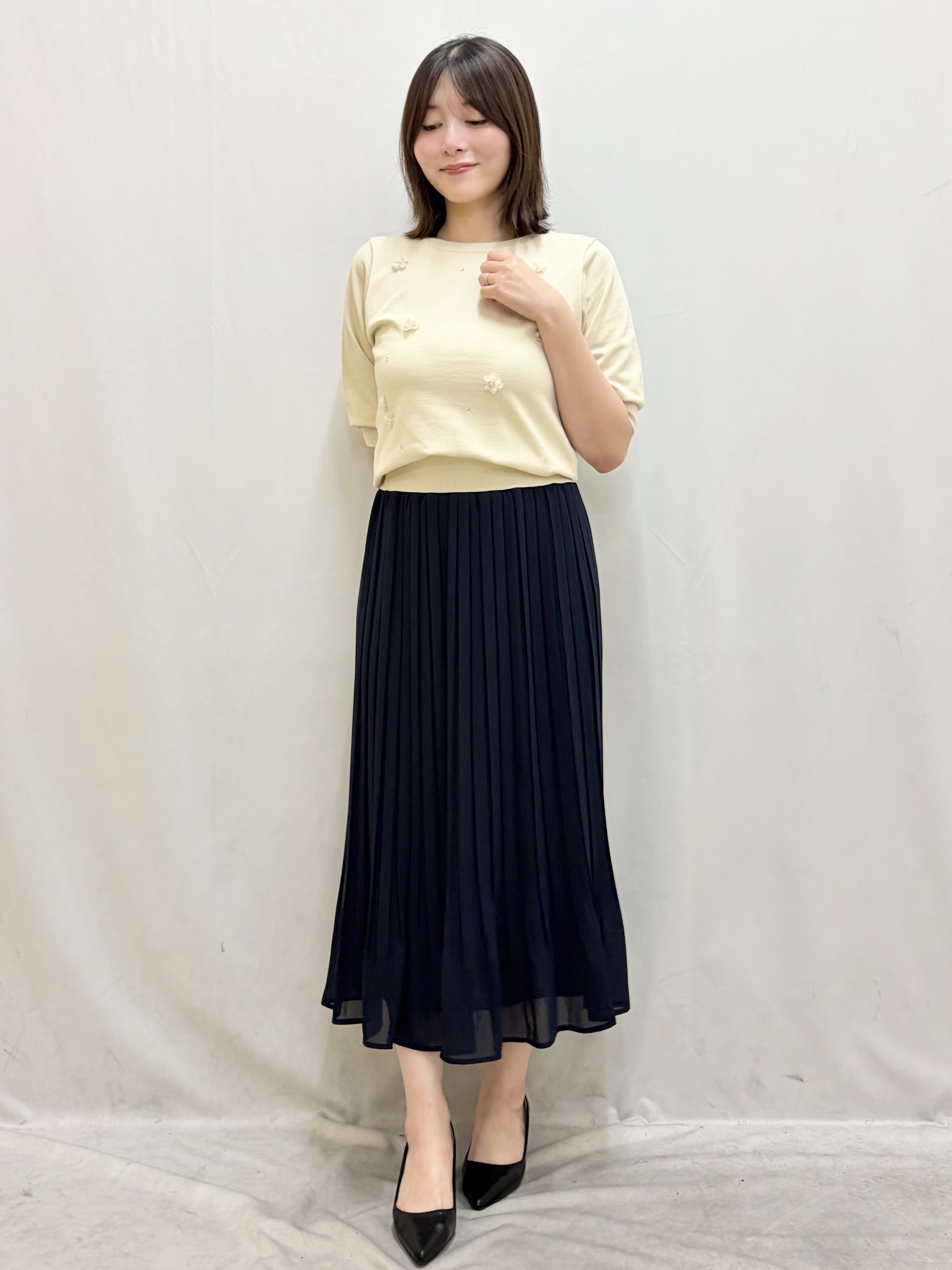 kasumiさんの「index｜お花ビジュー6分袖ニット【洗濯機OK】」を使ったコーディネート