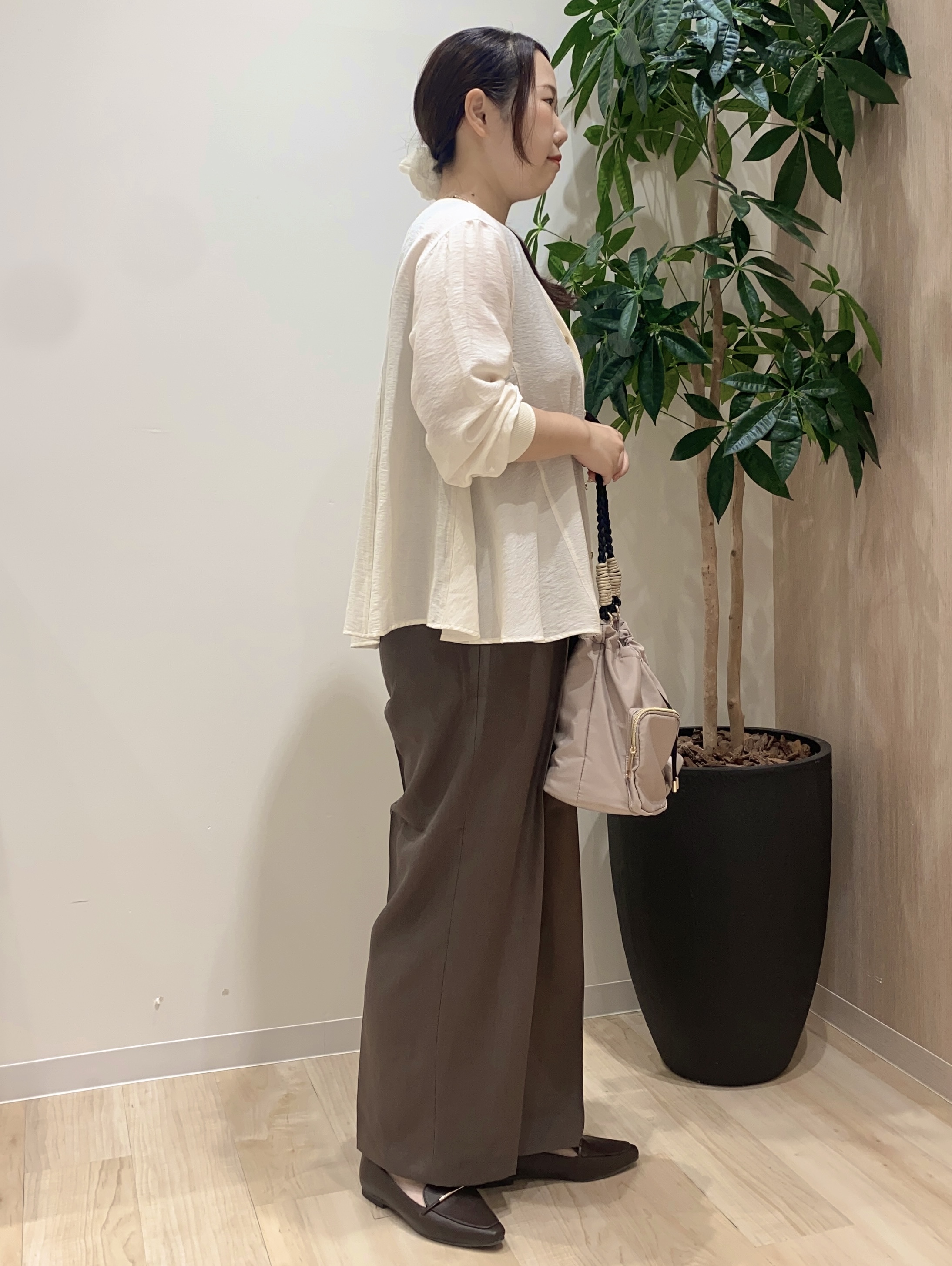 HANAさんの「grove｜シアーシャツカーディガン」を使ったコーディネート