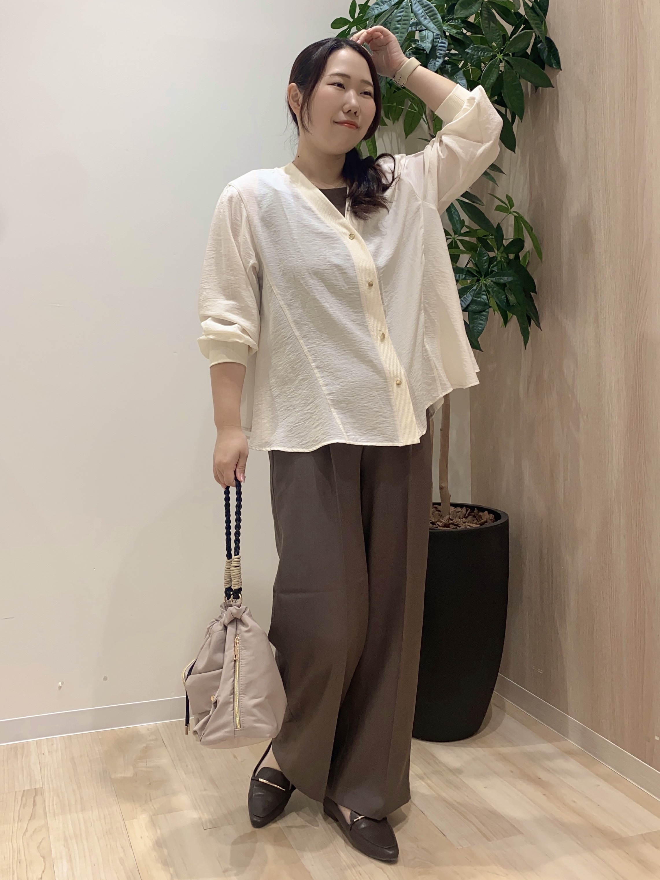 HANAさんの「grove｜シアーシャツカーディガン」を使ったコーディネート