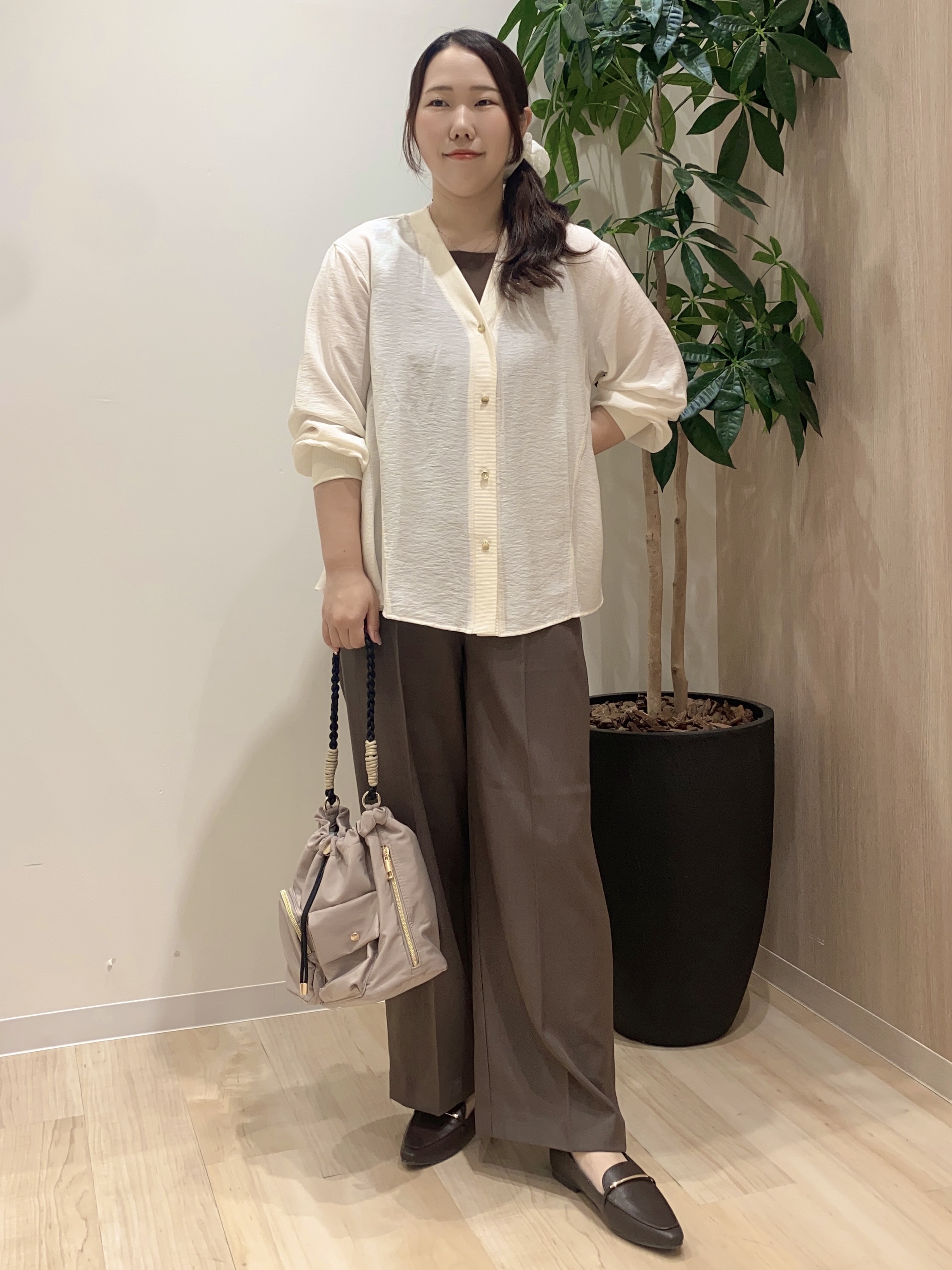 HANAさんの「grove｜シアーシャツカーディガン」を使ったコーディネート