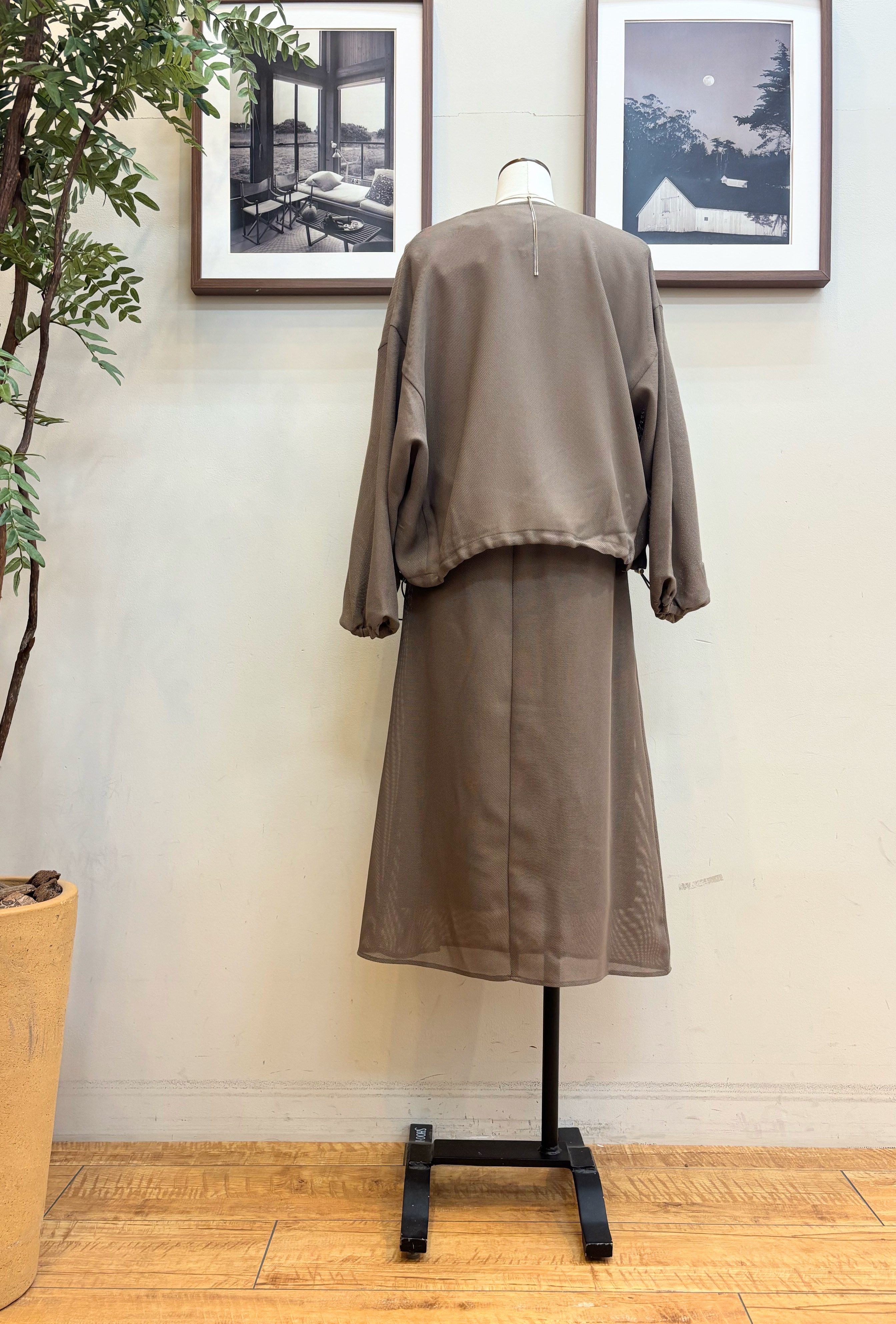 maiさんの「SHOO･LA･RUE｜【通気性〇/セットアップ可/洗濯機可】メッシュドルマン ジップブルゾン」を使ったコーディネート
