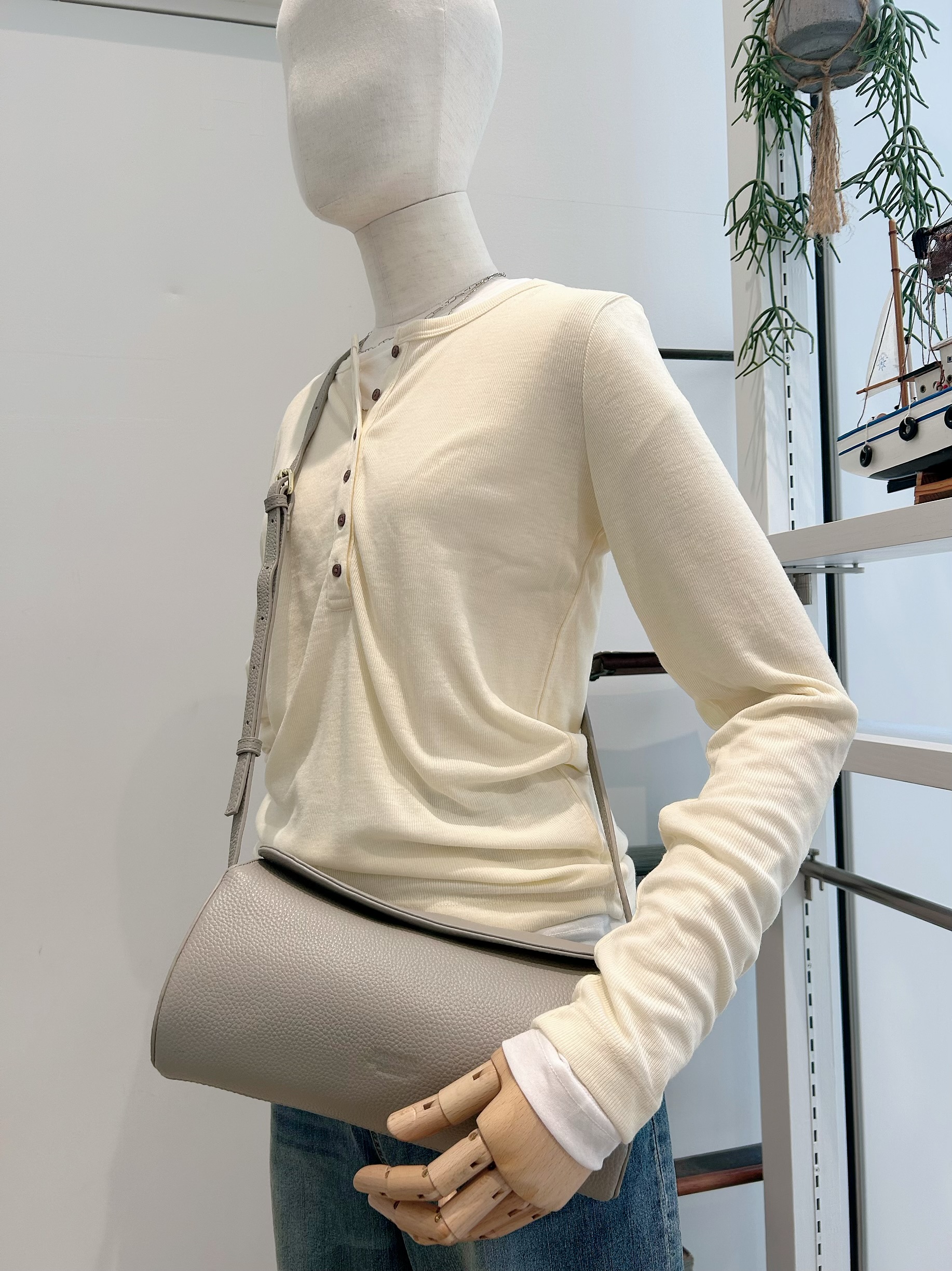 YOUKOさんの「Dessin｜【軽量】本革バレル型ショルダーバッグ」を使ったコーディネート