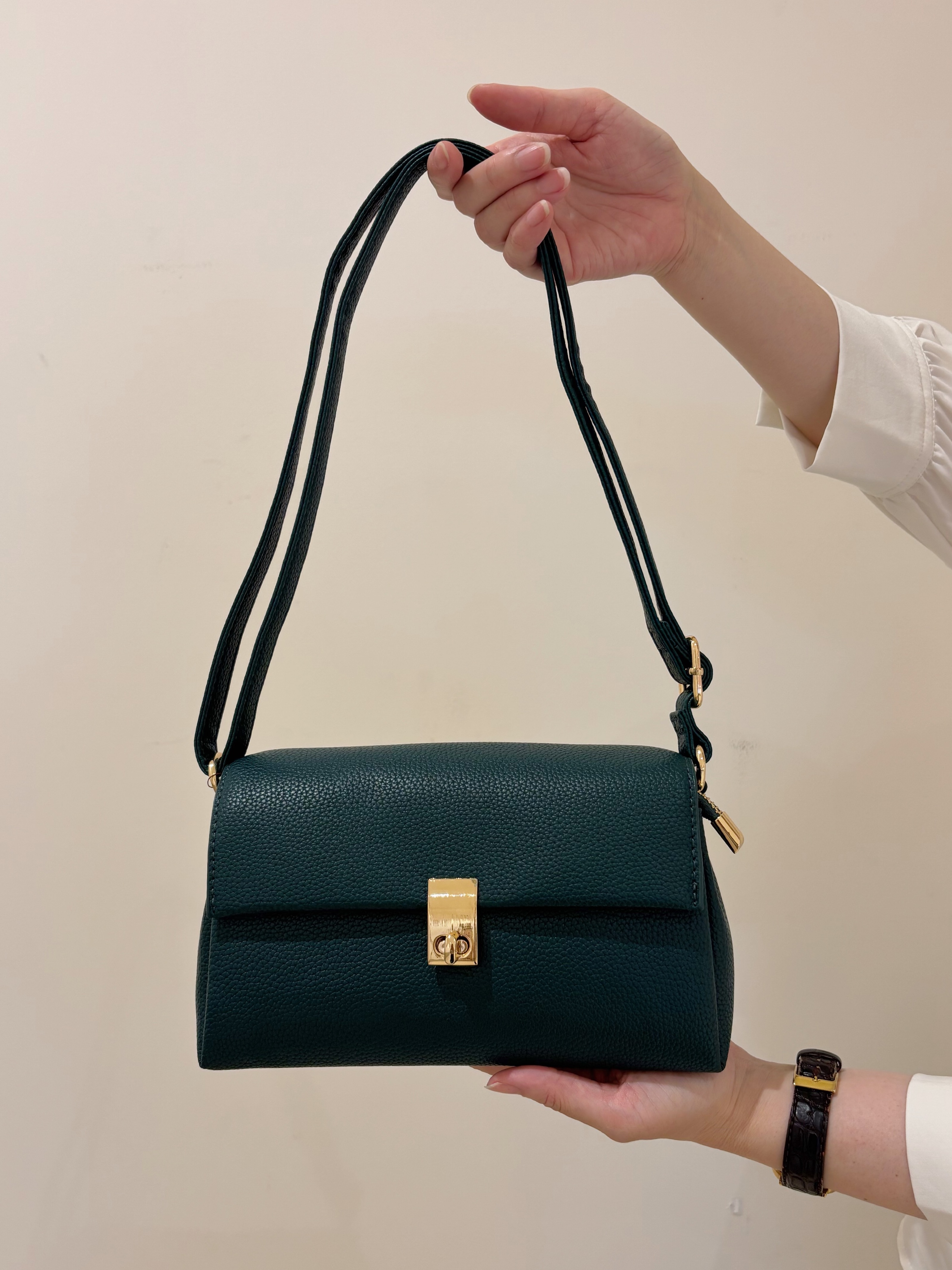 marikoさんの「grove｜レースボリュームスリーブシャツ」を使ったコーディネート