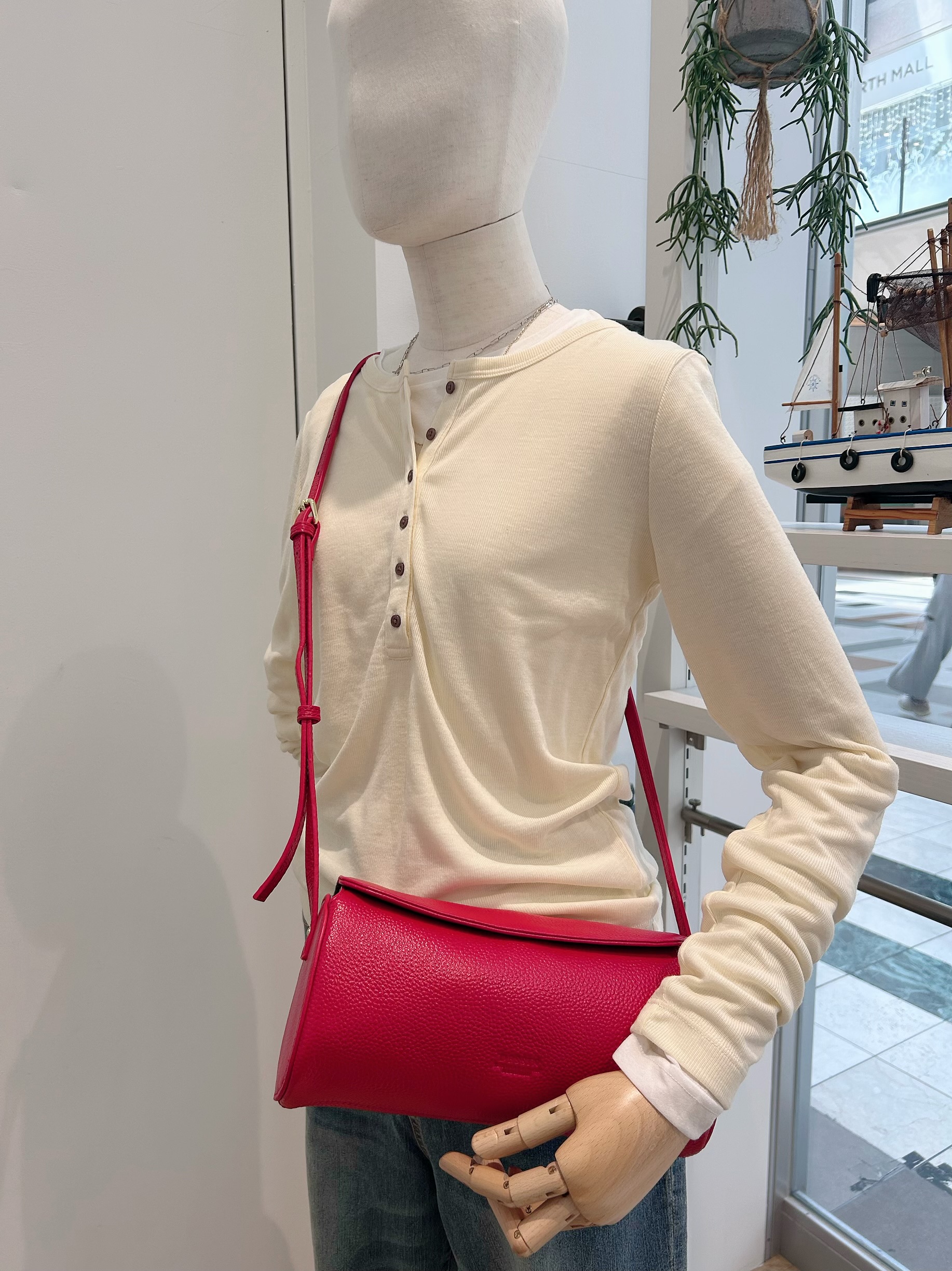 YOUKOさんの「Dessin｜【軽量】本革バレル型ショルダーバッグ」を使ったコーディネート