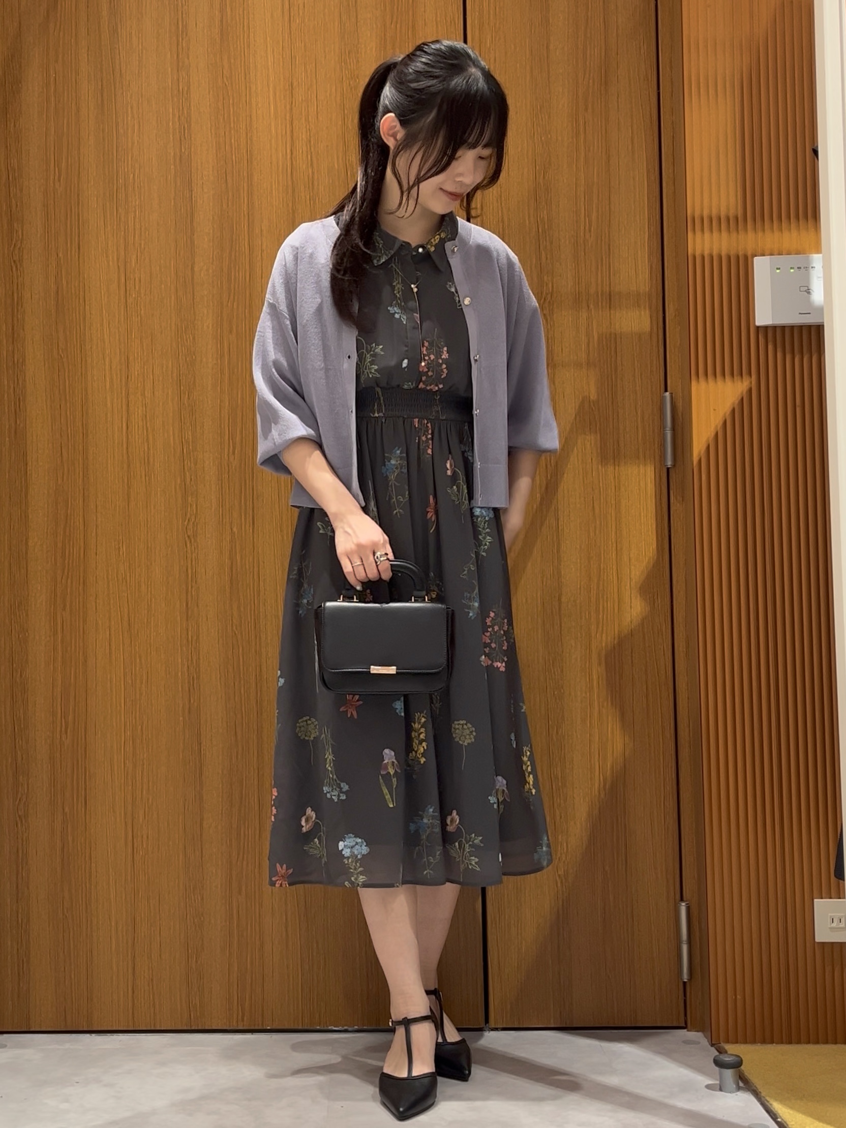 リンナさんの「index｜【８色展開】柄アソートシアーカーディガン《洗濯機OK》」を使ったコーディネート