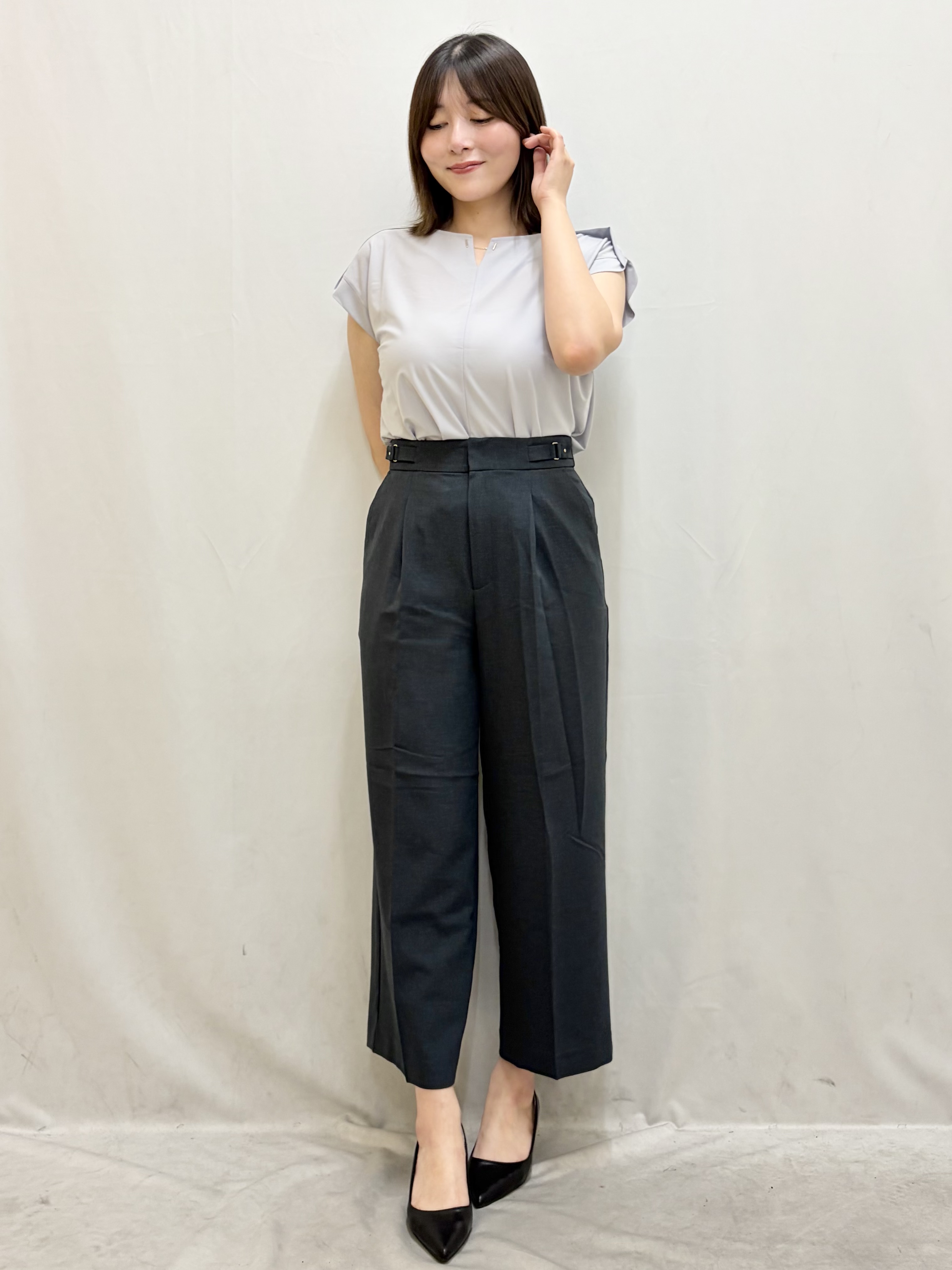 kasumiさんの「index｜【接触冷感】ひんやりキーネックフレンチトップス《洗濯機OK》」を使ったコーディネート