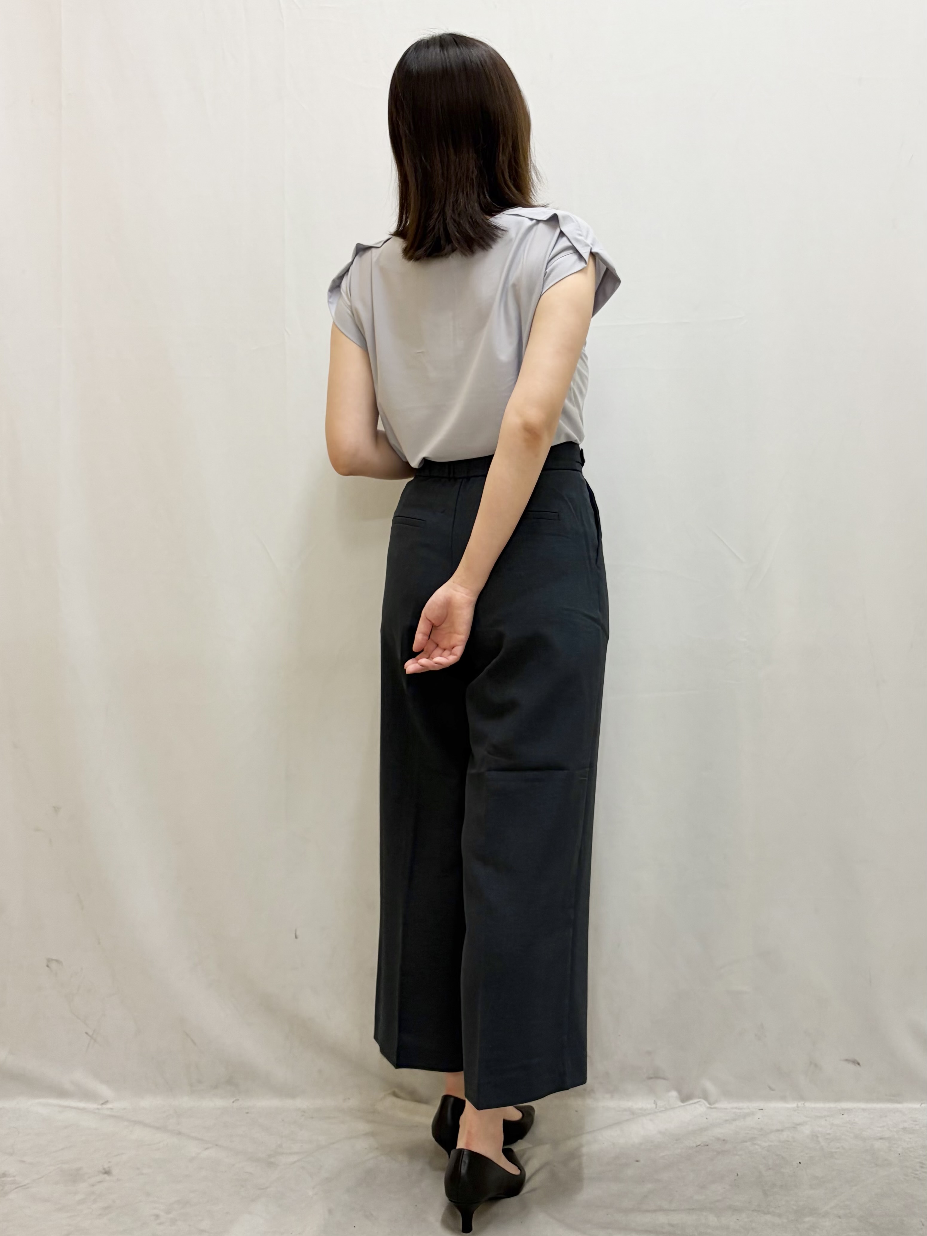 kasumiさんの「index｜【接触冷感】ひんやりキーネックフレンチトップス《洗濯機OK》」を使ったコーディネート