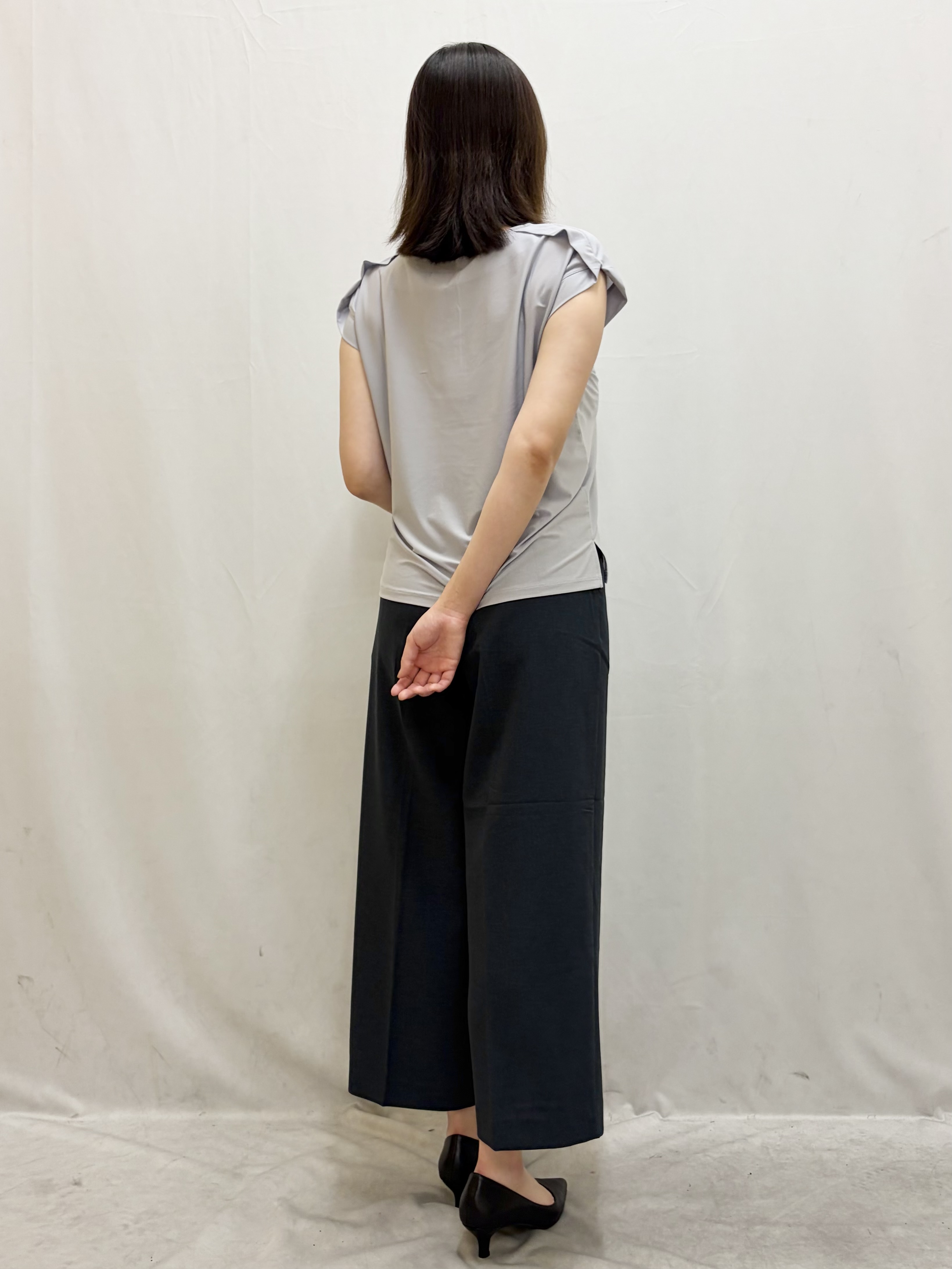 kasumiさんの「index｜【接触冷感】ひんやりキーネックフレンチトップス《洗濯機OK》」を使ったコーディネート
