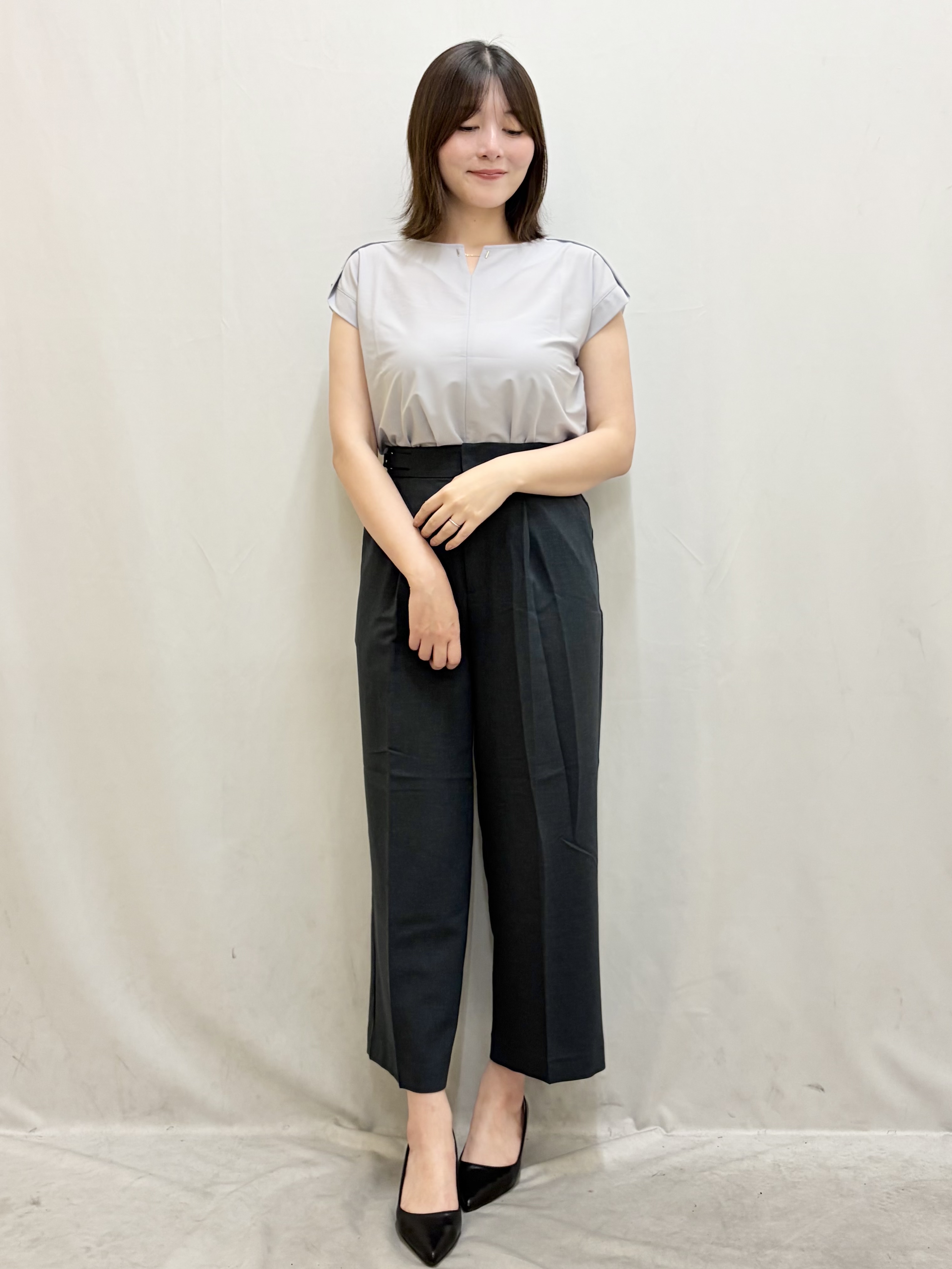 kasumiさんの「index｜【接触冷感】ひんやりキーネックフレンチトップス《洗濯機OK》」を使ったコーディネート
