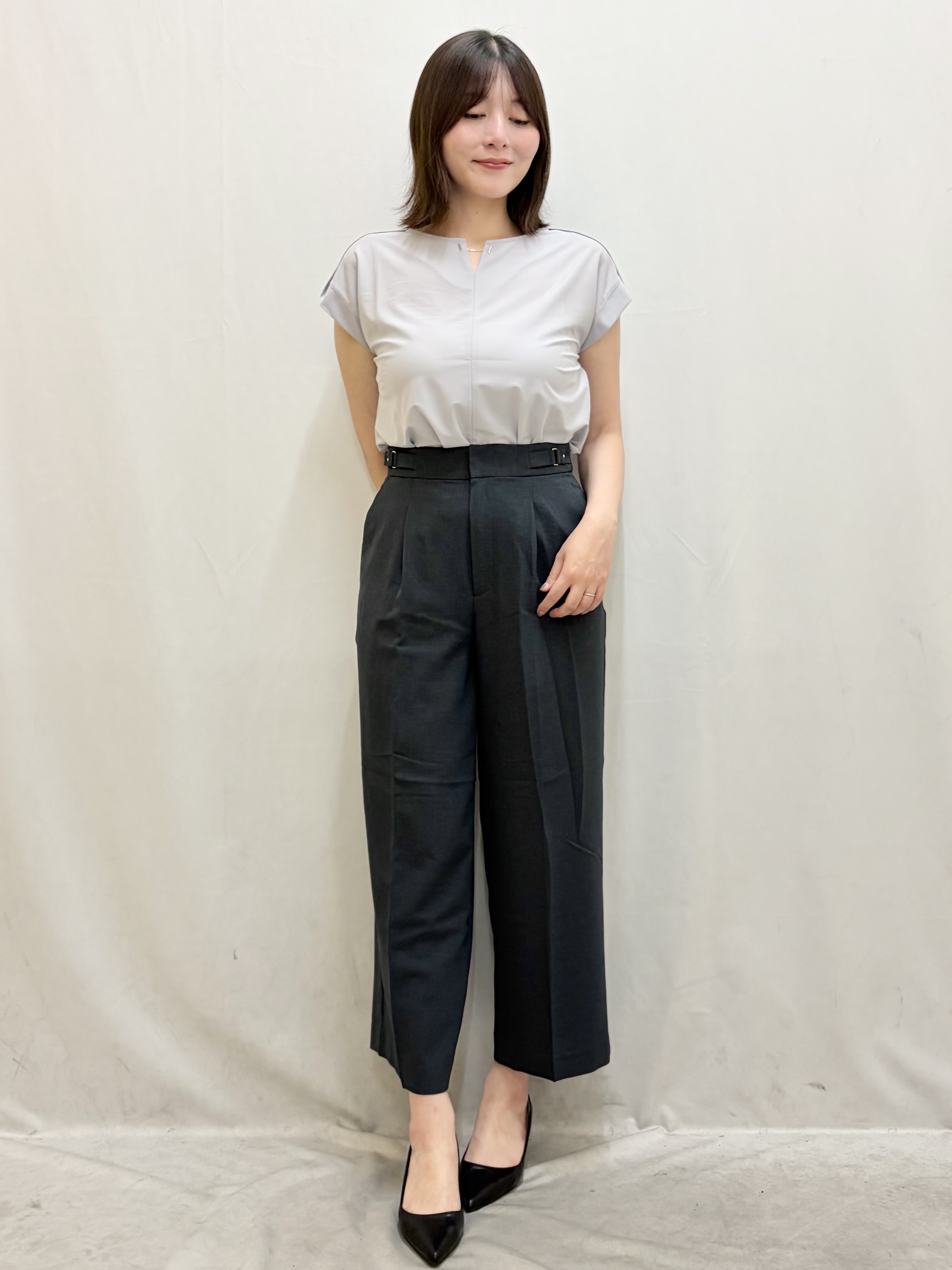 kasumiさんの「index｜【接触冷感】ひんやりキーネックフレンチトップス《洗濯機OK》」を使ったコーディネート