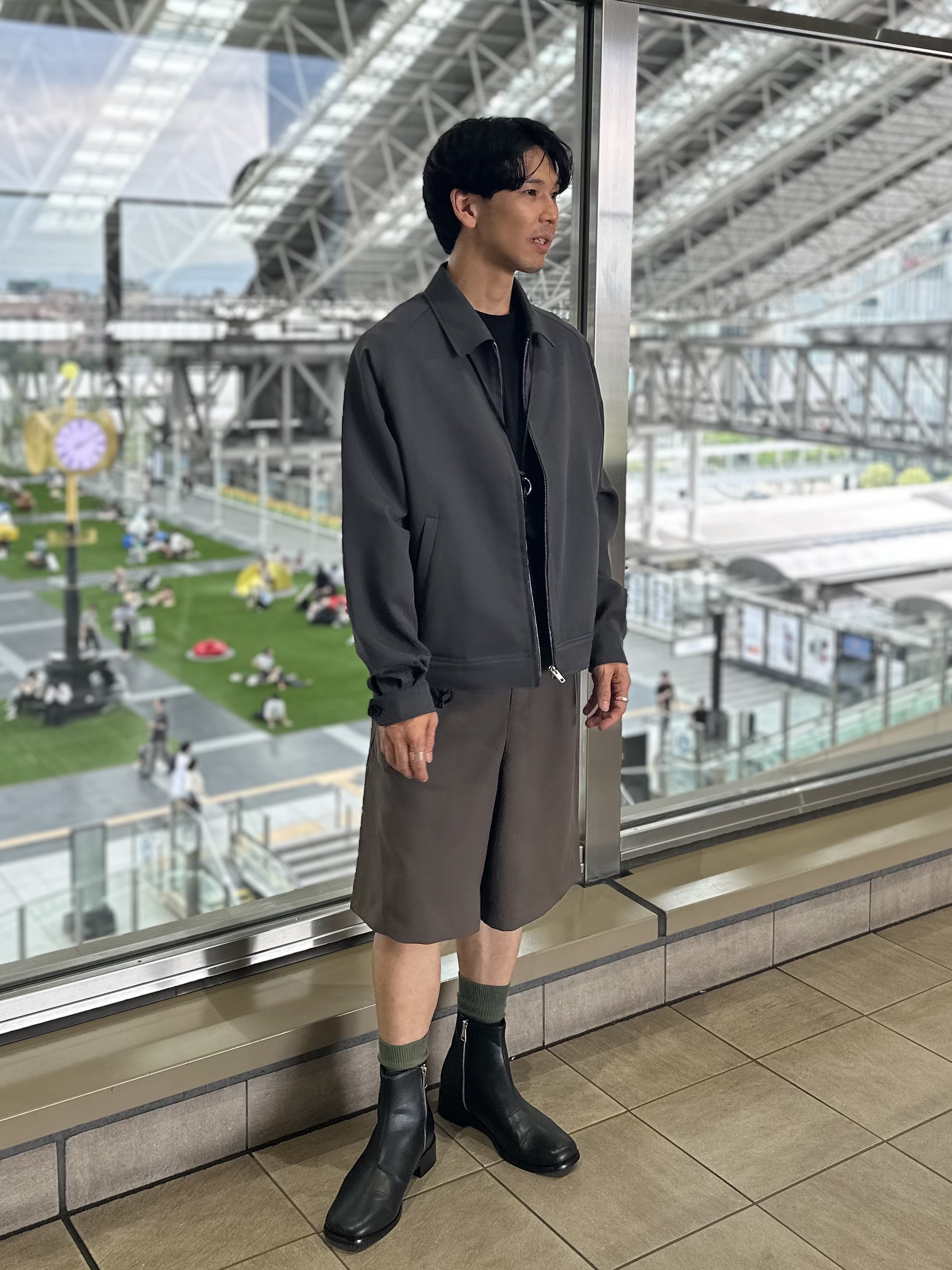 岡崎喬太さんの「tk.TAKEO KIKUCHI｜【防シワ／ストレッチ/セット対応可】smart shift series ジップブルゾン」を使ったコーディネート
