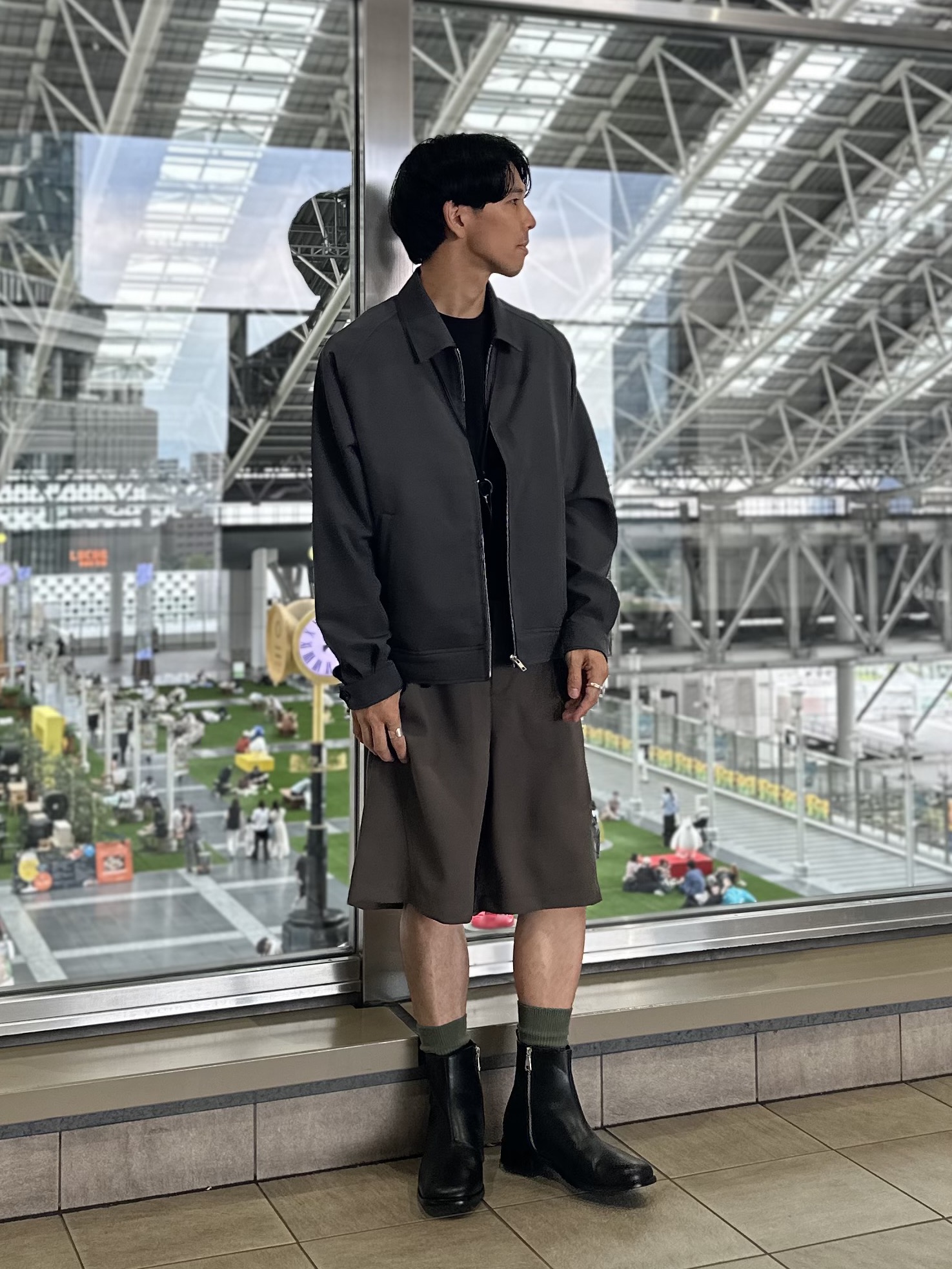 岡崎喬太さんの「tk.TAKEO KIKUCHI｜【防シワ／ストレッチ/セット対応可】smart shift series ジップブルゾン」を使ったコーディネート