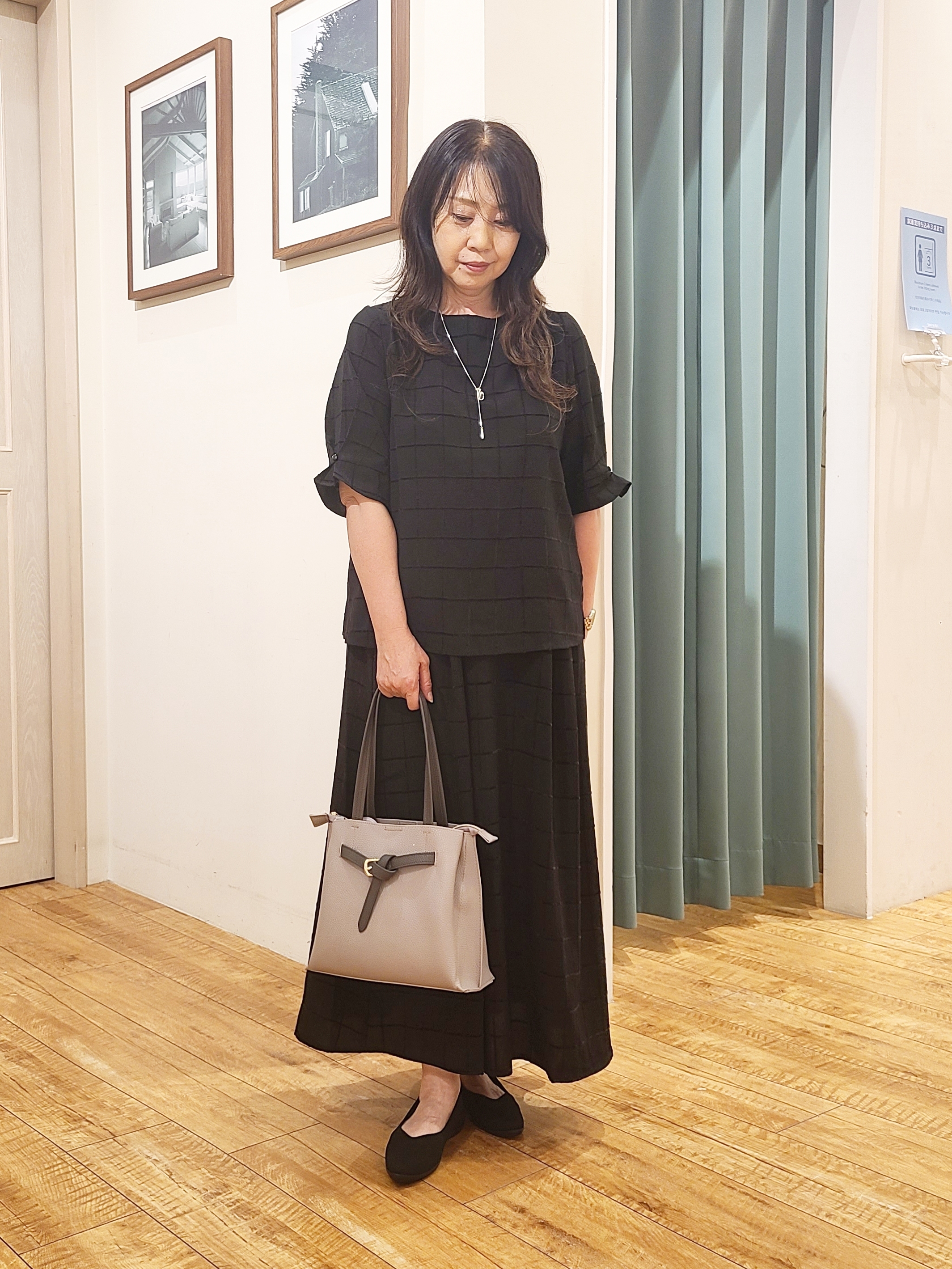 ポンタさんの「SHOO･LA･RUE｜【セットアップ可/S-LL】モールチェックで上品に タックスリーブ ブラウス」を使ったコーディネート