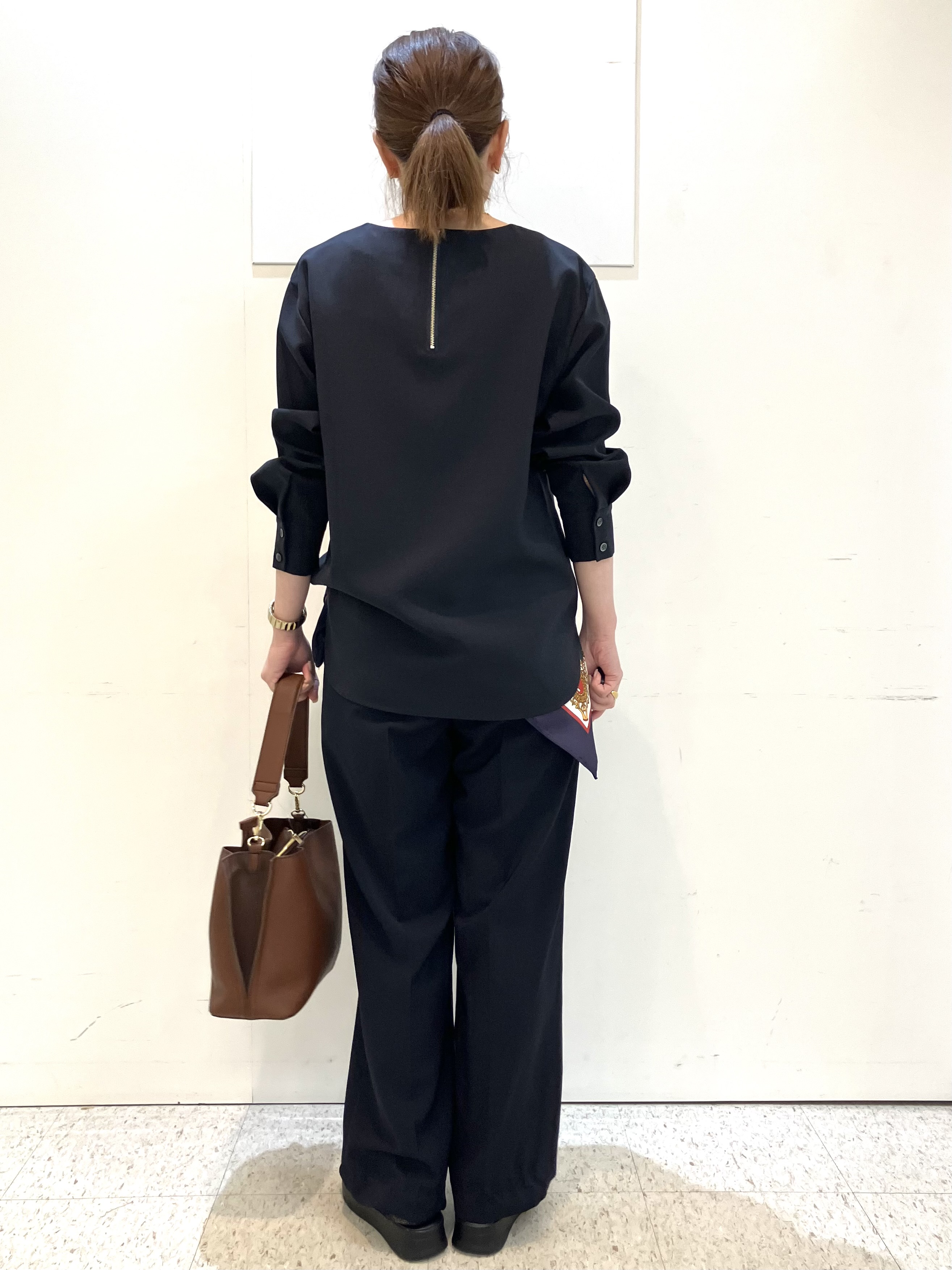 kozuさんの「Reflect｜【通勤】きれいめラウンドネックブラウス」を使ったコーディネート
