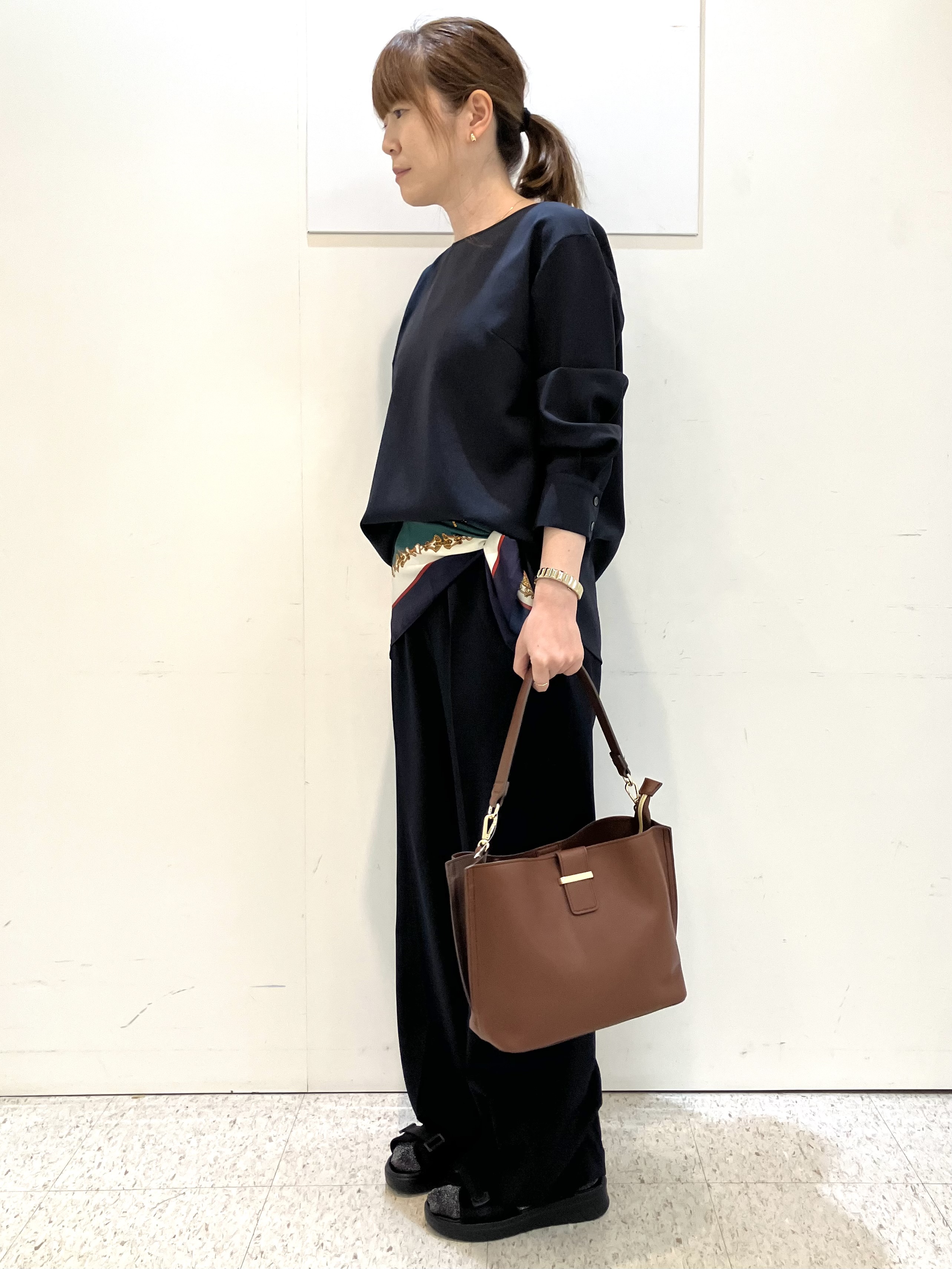 kozuさんの「Reflect｜【通勤】きれいめラウンドネックブラウス」を使ったコーディネート