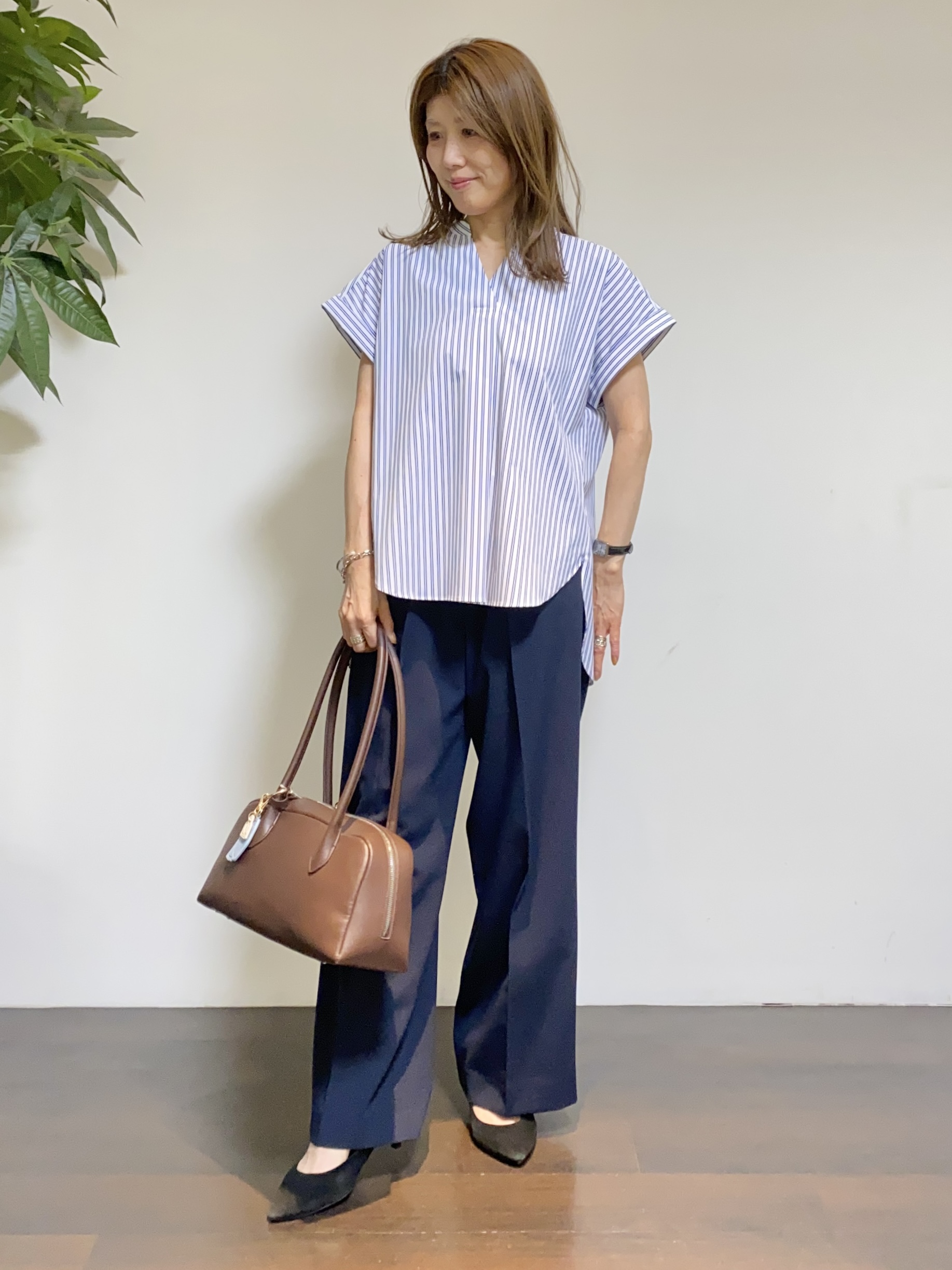tomoさんの「UNTITLED｜【吸水速乾/接触冷感】バックプリーツデザインブラウス」を使ったコーディネート