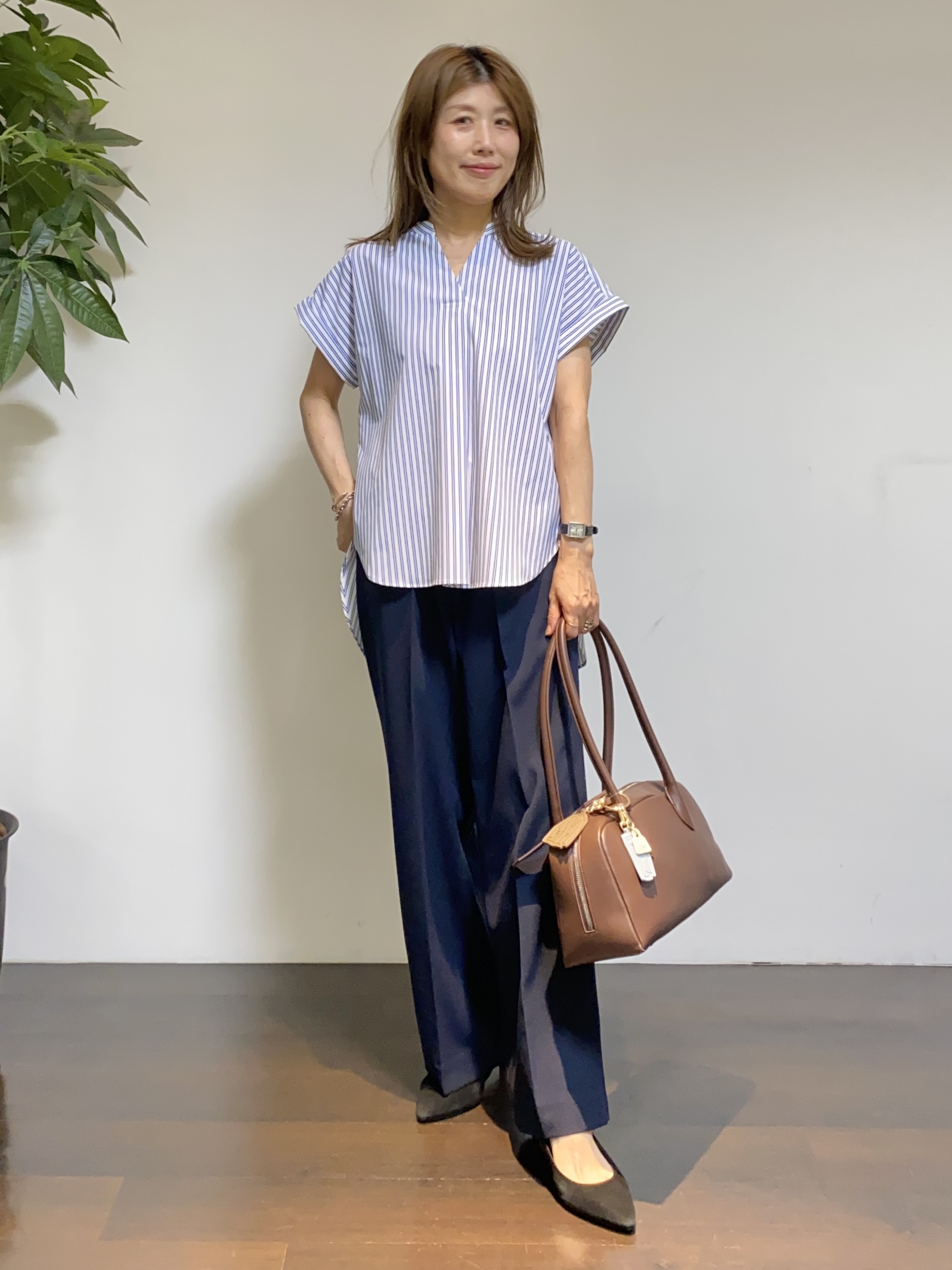 tomoさんの「UNTITLED｜【吸水速乾/接触冷感】バックプリーツデザインブラウス」を使ったコーディネート