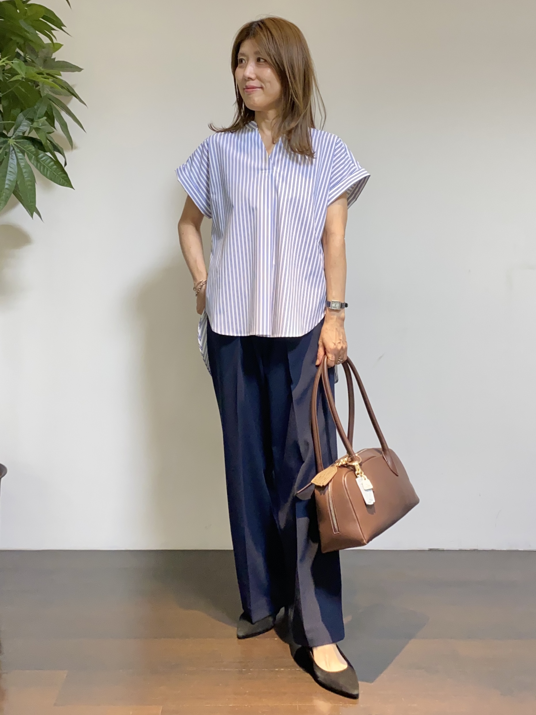 tomoさんの「UNTITLED｜【吸水速乾/接触冷感】バックプリーツデザインブラウス」を使ったコーディネート