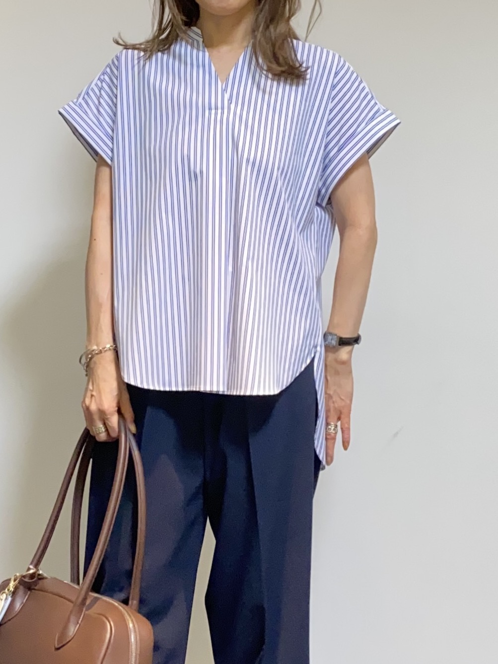 tomoさんの「UNTITLED｜【吸水速乾/接触冷感】バックプリーツデザインブラウス」を使ったコーディネート