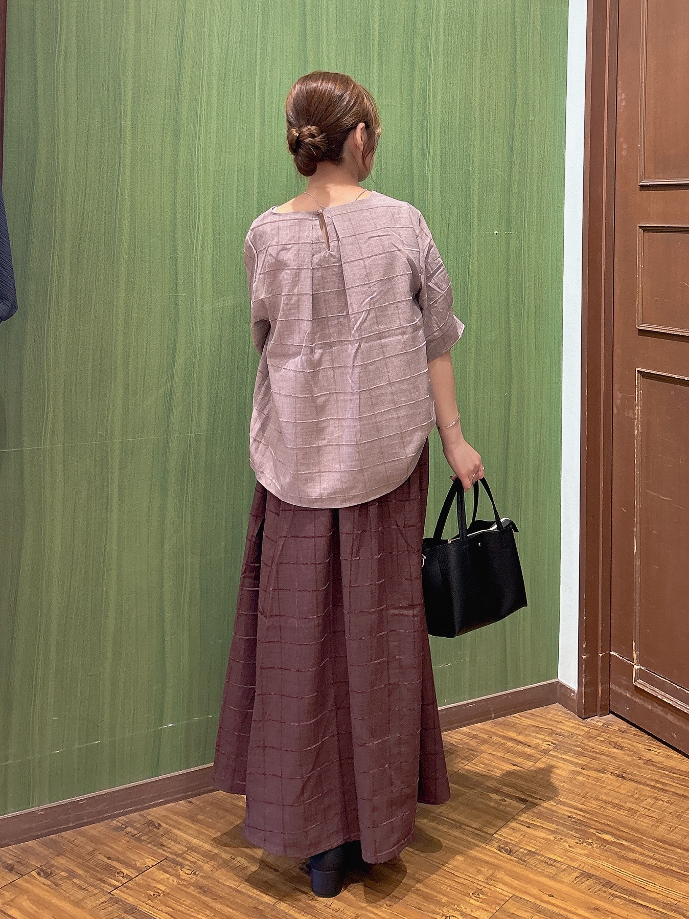 かおりさんの「SHOO･LA･RUE｜【セットアップ可/S-LL】モールチェックで上品に タックスリーブ ブラウス」を使ったコーディネート