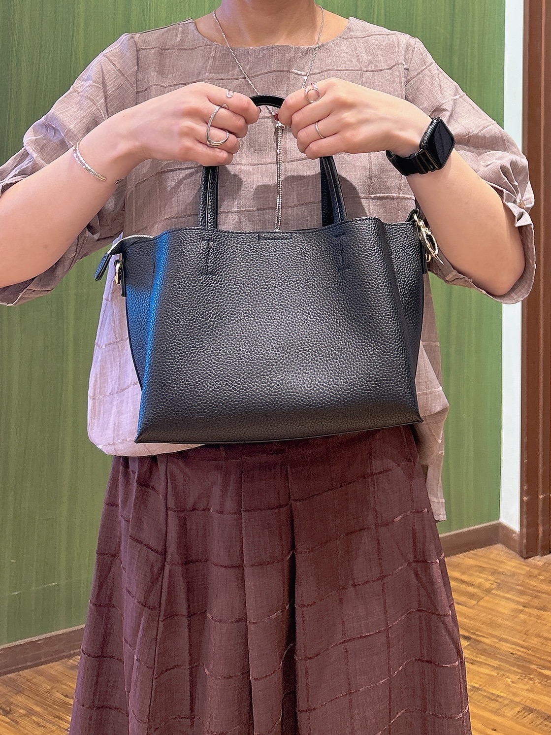 かおりさんの「SHOO･LA･RUE｜【セットアップ可/S-LL】モールチェックで上品に タックスリーブ ブラウス」を使ったコーディネート