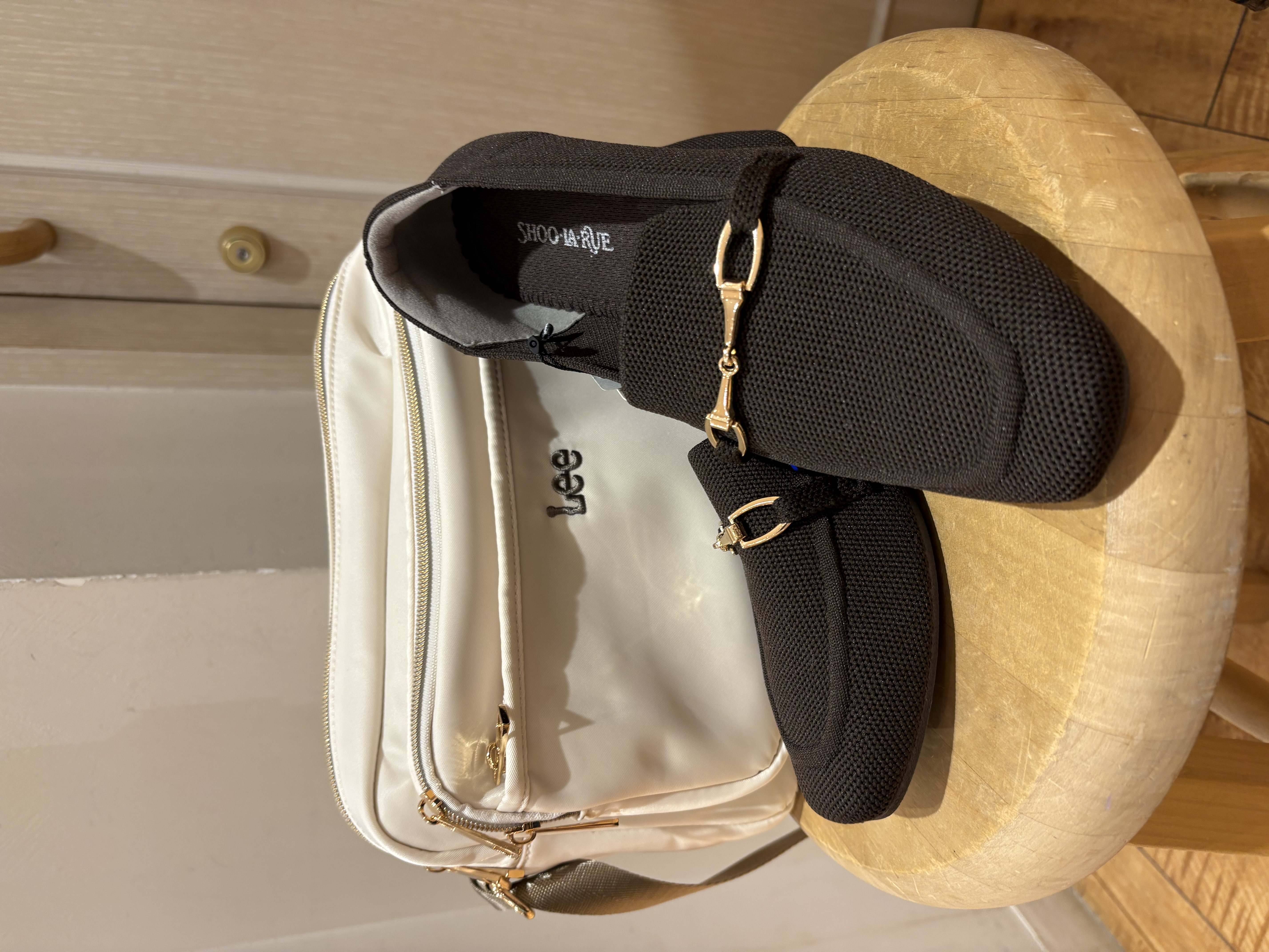 まるよOTさんの「SHOO･LA･RUE｜【洗濯後しわになりにくい/インせずきまる】お袖のハシゴレースで涼やかに 麻調スキッパーブラウス」を使ったコーディネート