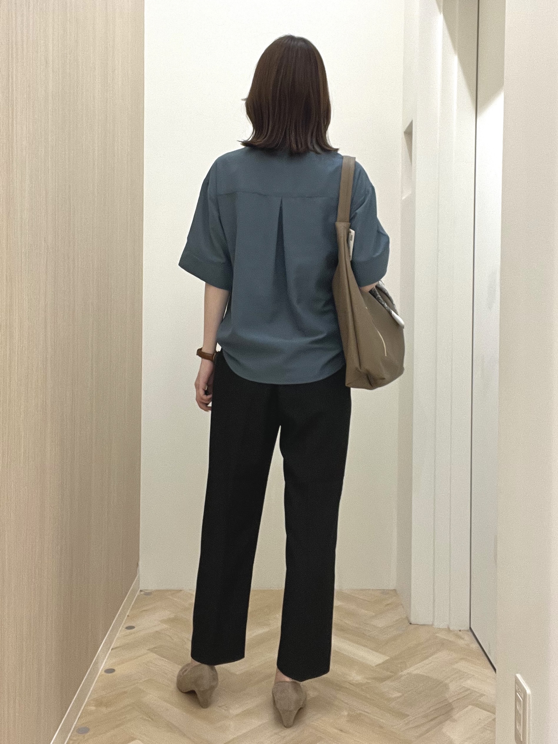  おまつさんの「grove｜【洗濯機◎】ほんのり大人の透け感、シアーカバーブラウス」を使ったコーディネート