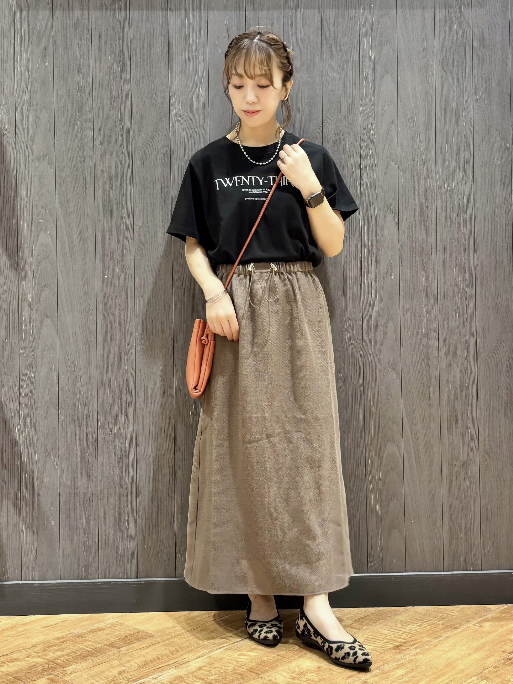meiさんの「SHOO･LA･RUE｜【ひんやり/S-LL/洗濯機可】真夏に着たい 大人のベーシックカラープリントTシャツ」を使ったコーディネート
