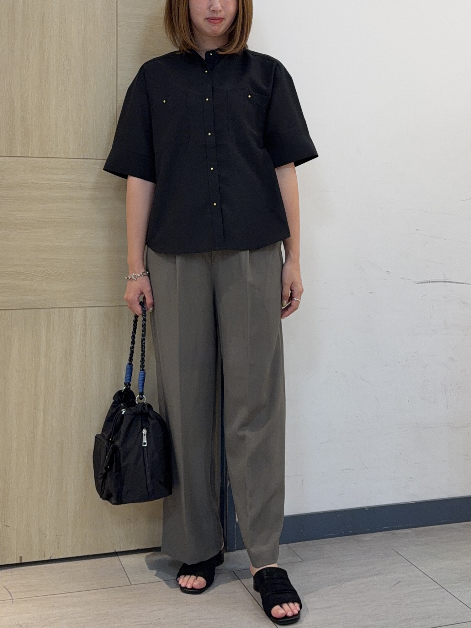 nanaさんの「grove｜【洗濯機◎】ほんのり大人の透け感、シアーカバーブラウス」を使ったコーディネート