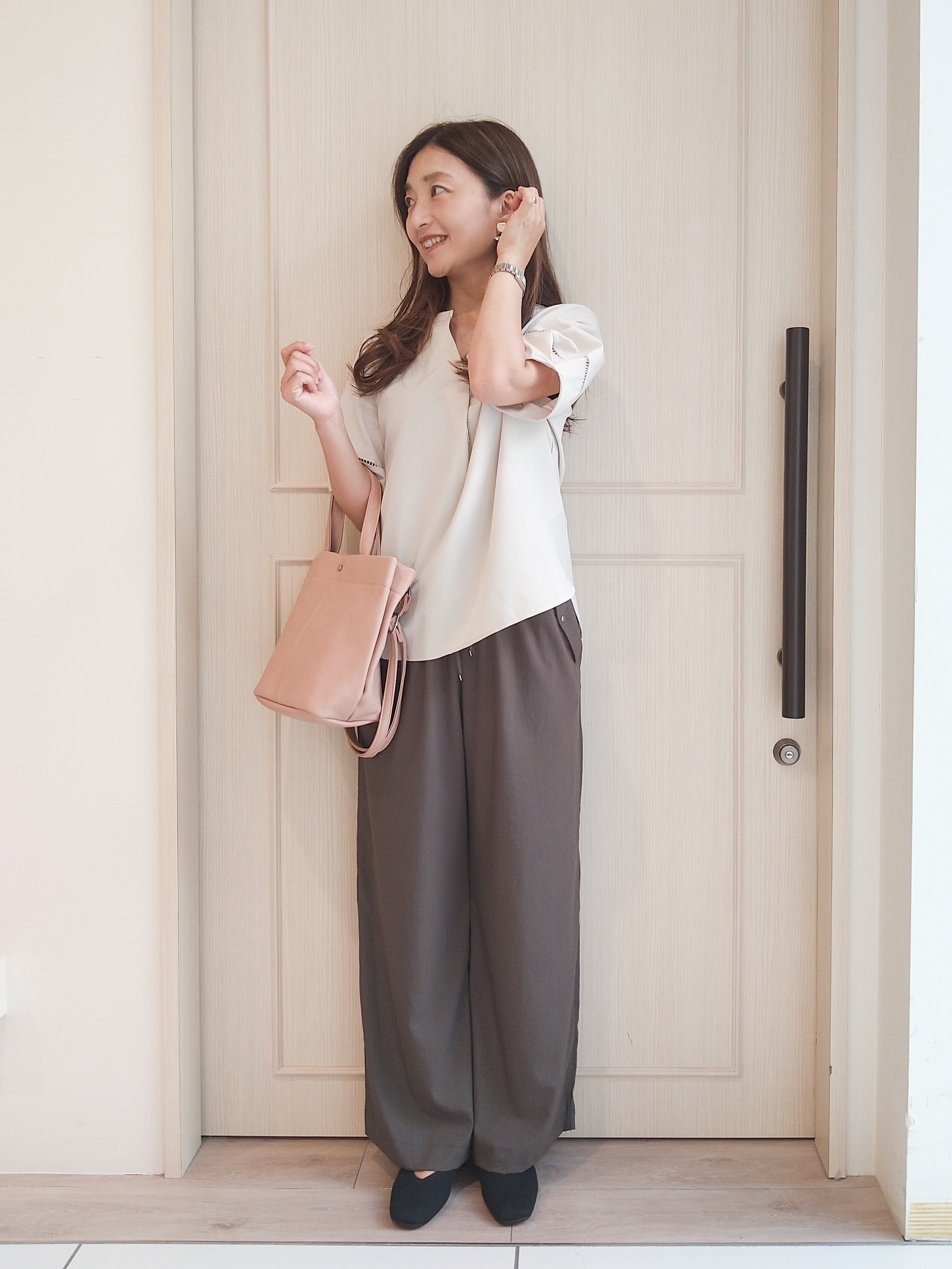 mi-saさんの「SHOO･LA･RUE｜【洗濯後しわになりにくい/インせずきまる】お袖のハシゴレースで涼やかに 麻調スキッパーブラウス」を使ったコーディネート