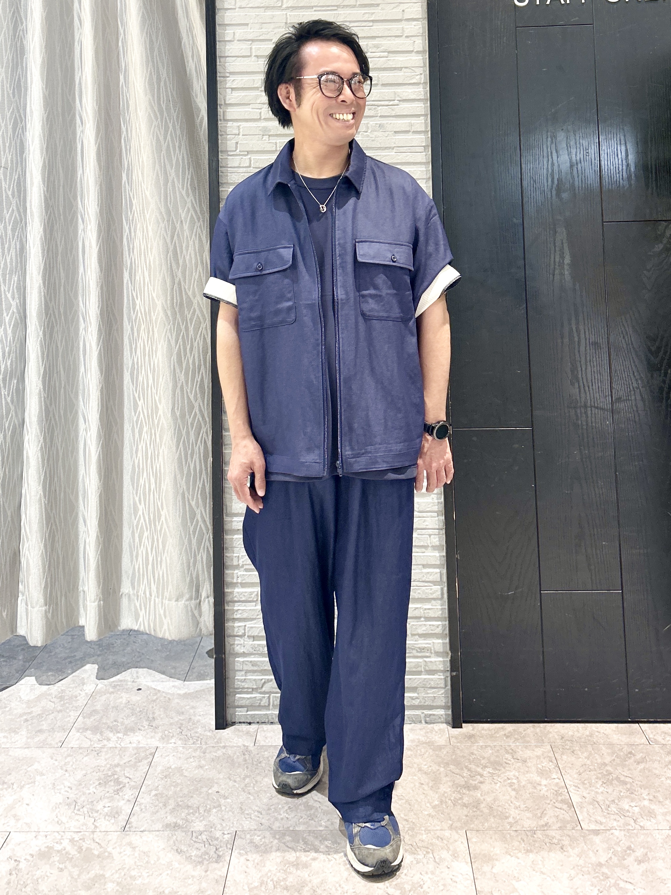 KENJI Iさんの「THE SHOP TK｜【セットアップ可／洗濯機OK】アソート ジップ半袖シャツ」を使ったコーディネート