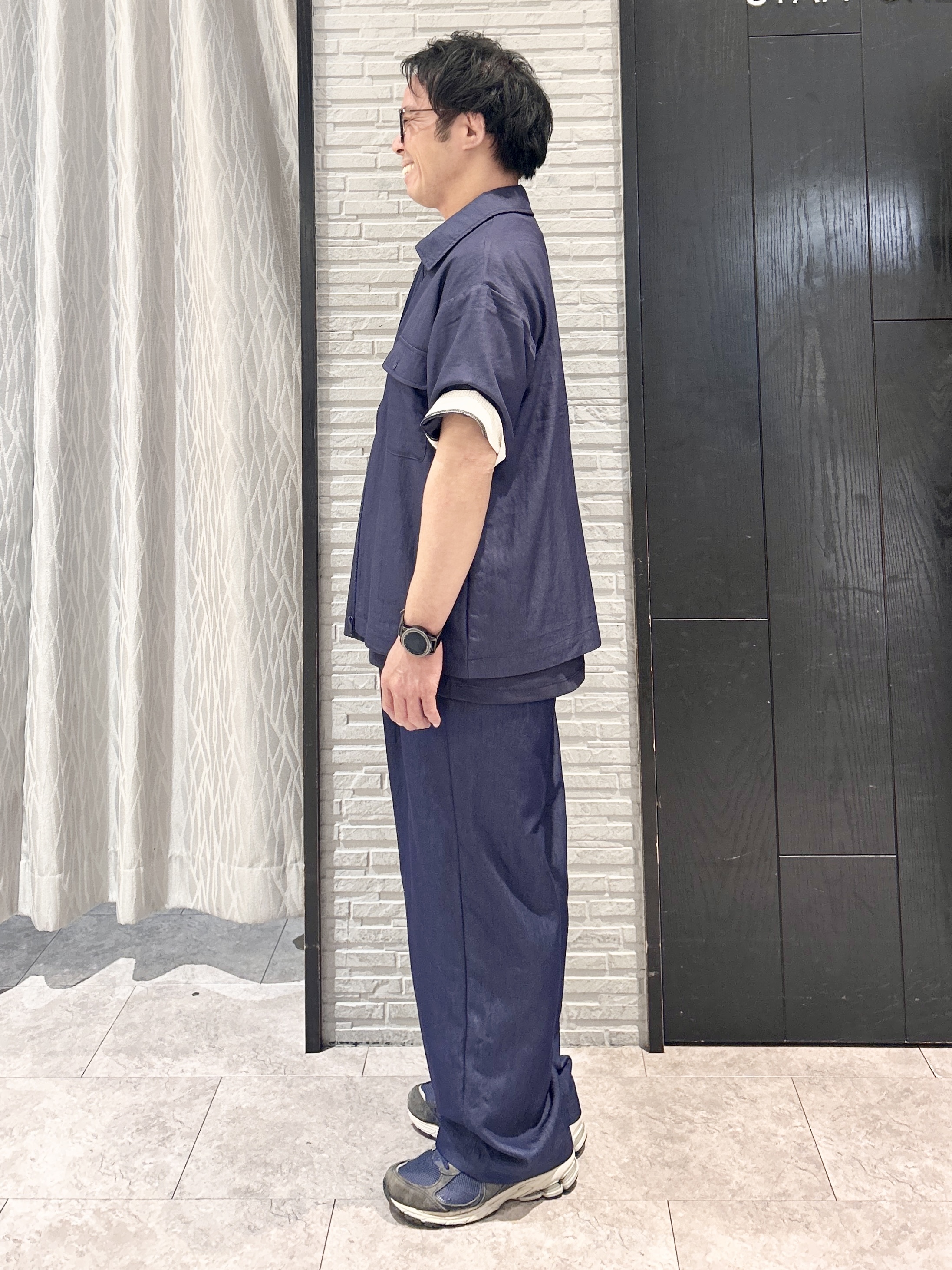 KENJI Iさんの「THE SHOP TK｜【セットアップ可／洗濯機OK】アソート ジップ半袖シャツ」を使ったコーディネート