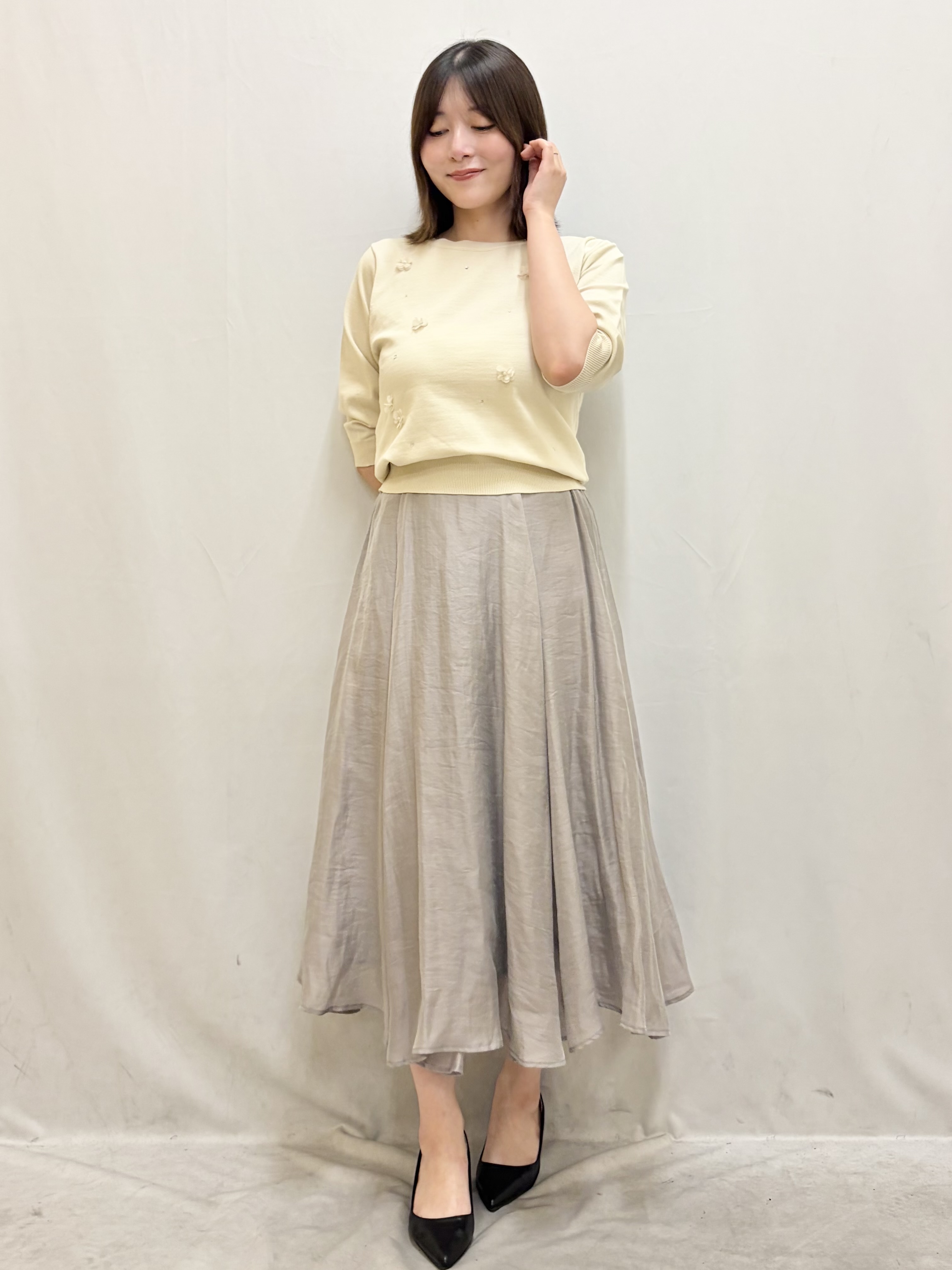kasumiさんの「index｜お花ビジュー6分袖ニット【洗濯機OK】」を使ったコーディネート