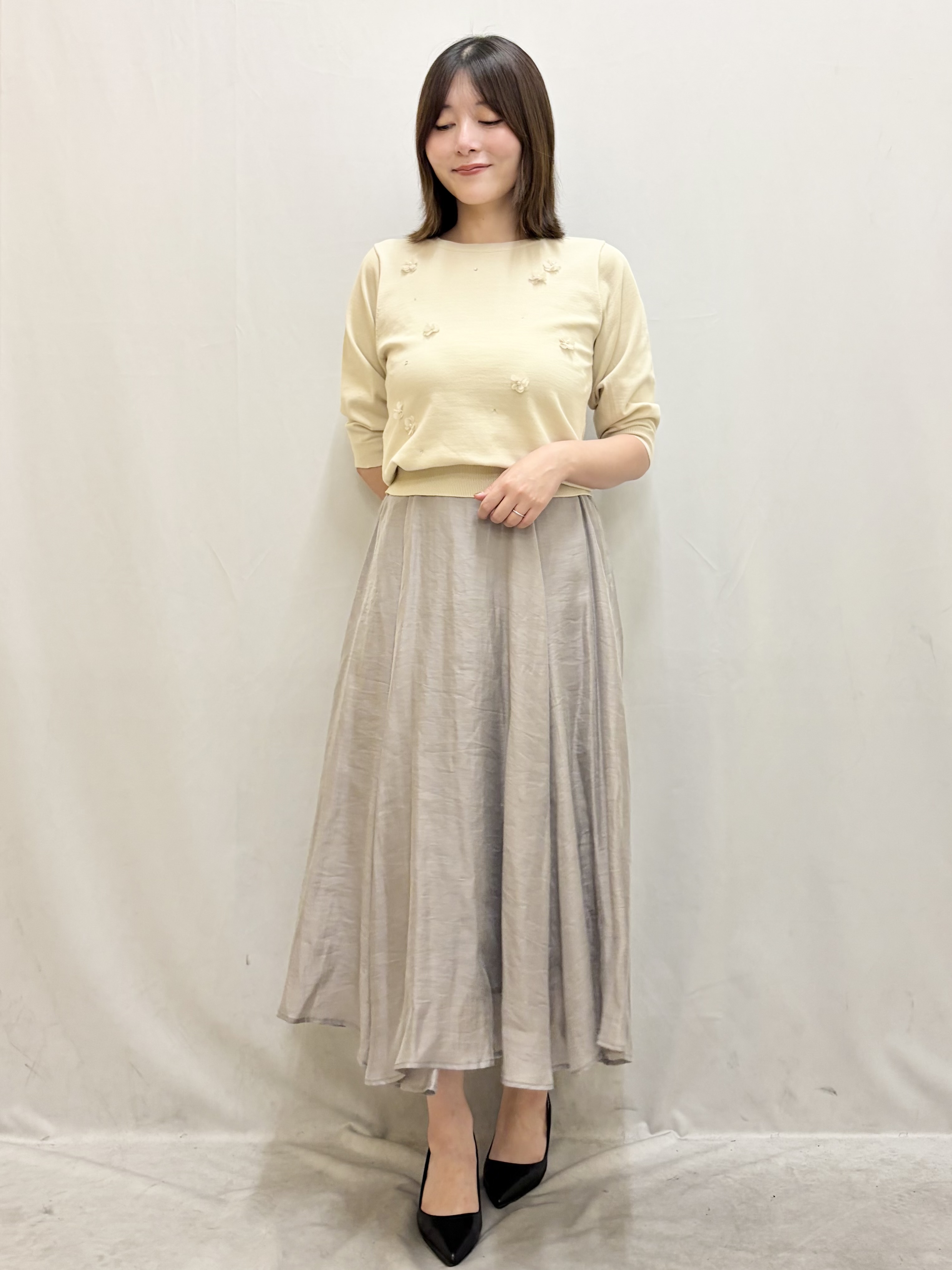kasumiさんの「index｜お花ビジュー6分袖ニット【洗濯機OK】」を使ったコーディネート