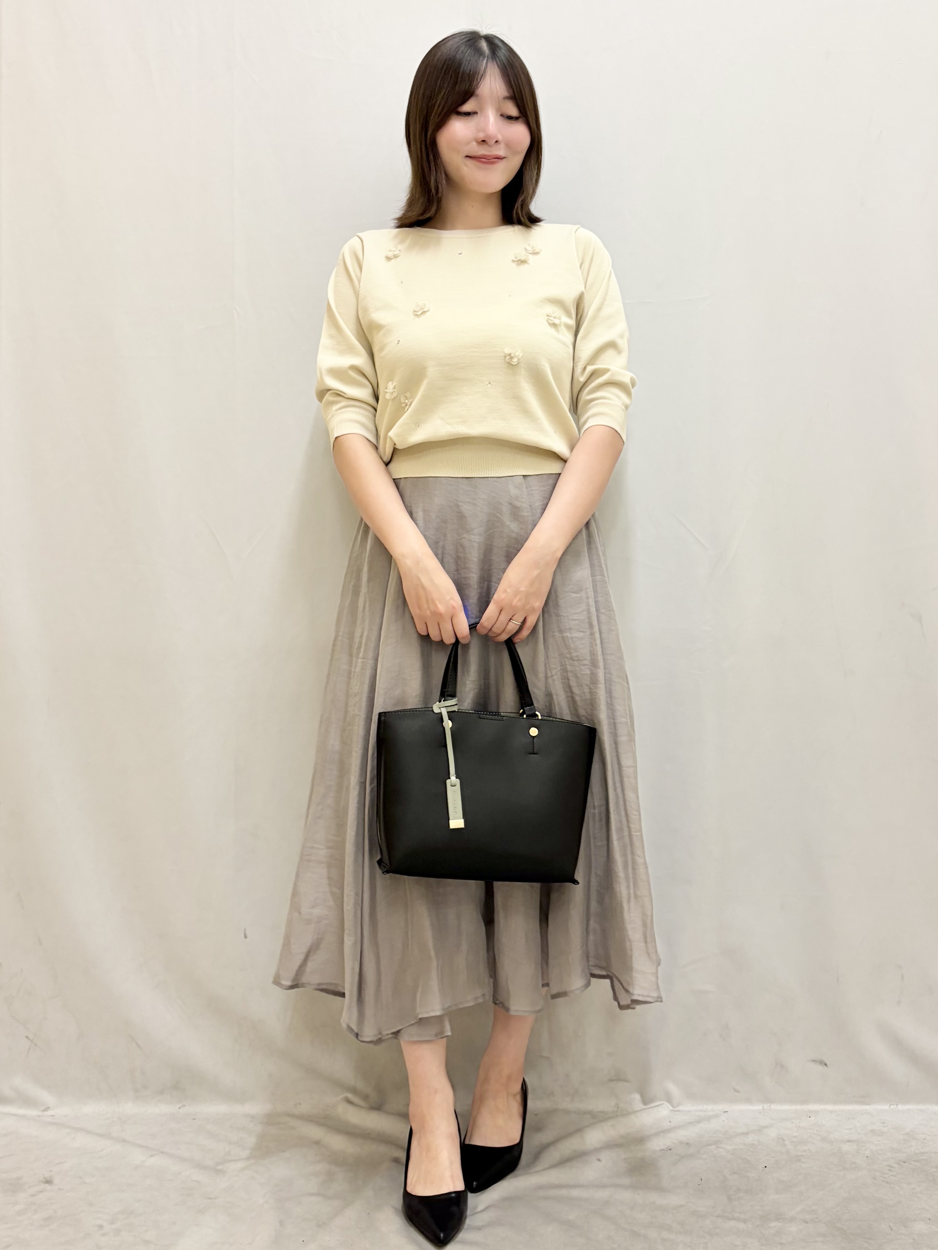kasumiさんの「index｜お花ビジュー6分袖ニット【洗濯機OK】」を使ったコーディネート