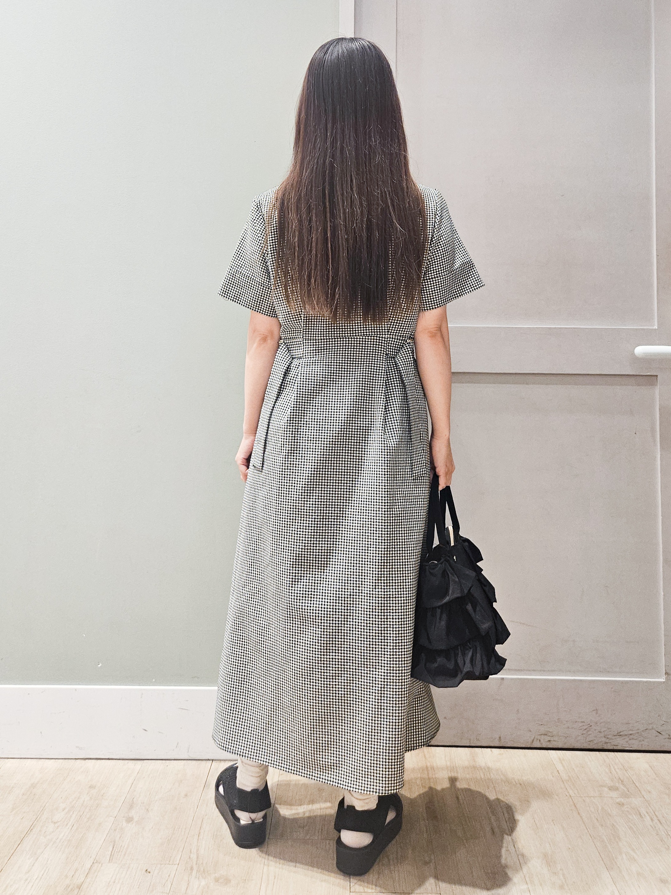 maiさんの「grove｜【低身長さんも選べる着丈/UV・シワになりにくいetc】涼やかさも、きちんとも叶うワンピース」を使ったコーディネート