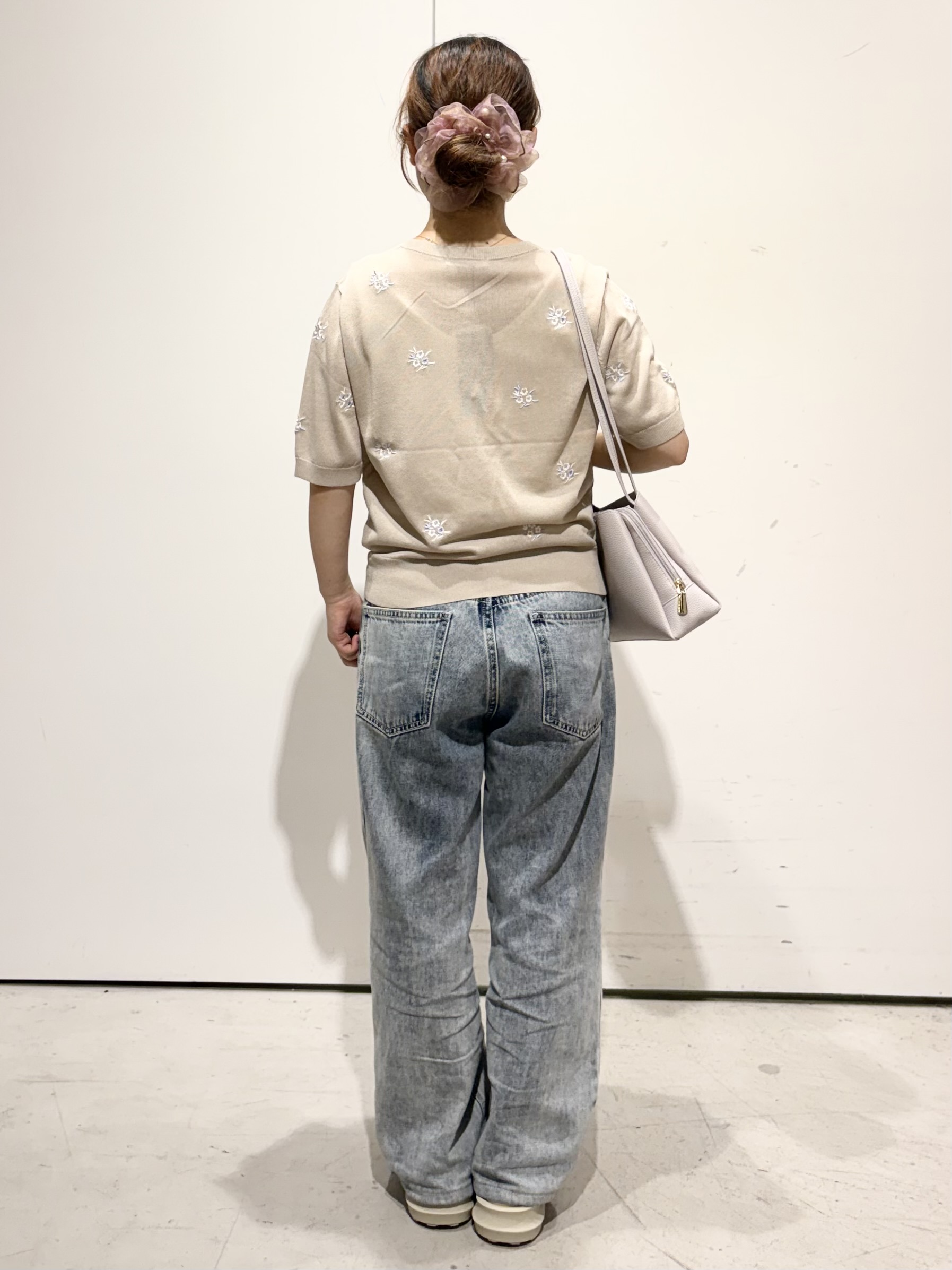 tomominさんの「OPAQUE.CLIP｜フラワー刺繍カーディガン【洗濯機OK／抗ピル】」を使ったコーディネート