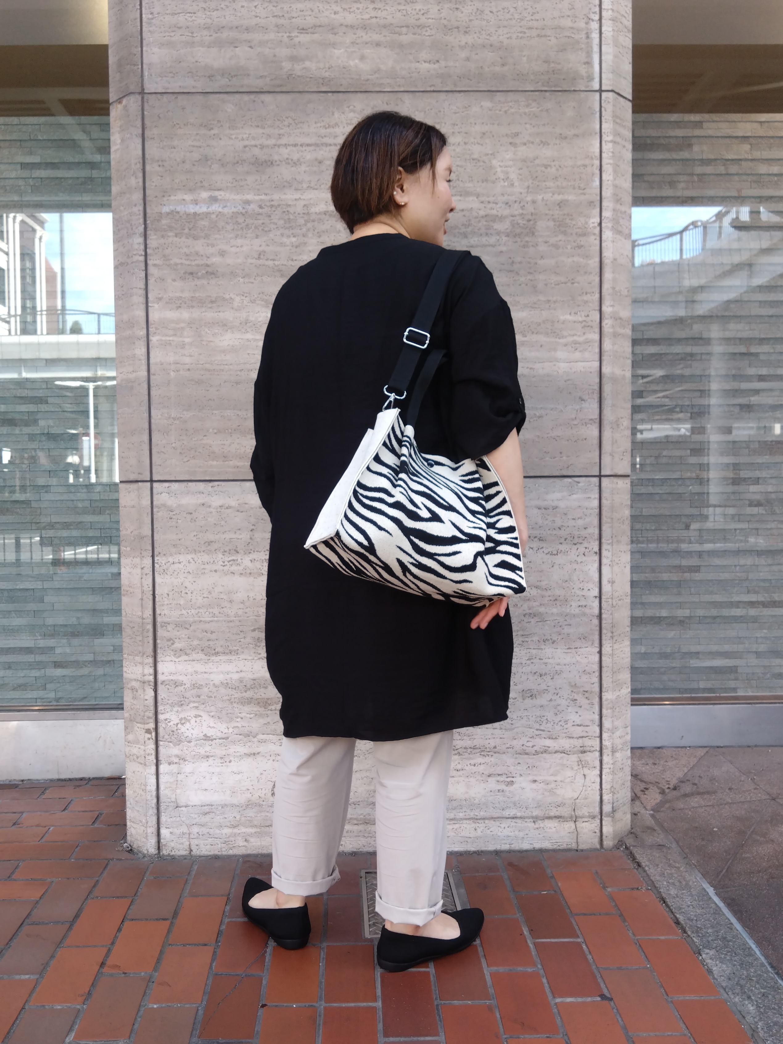 ヒロコジさんの「SHOO･LA･RUE｜【ひんやり/S-LL/洗濯後しわになりにくい】体型カバーにも ゆるっとリラックス 7分袖チュニック」を使ったコーディネート