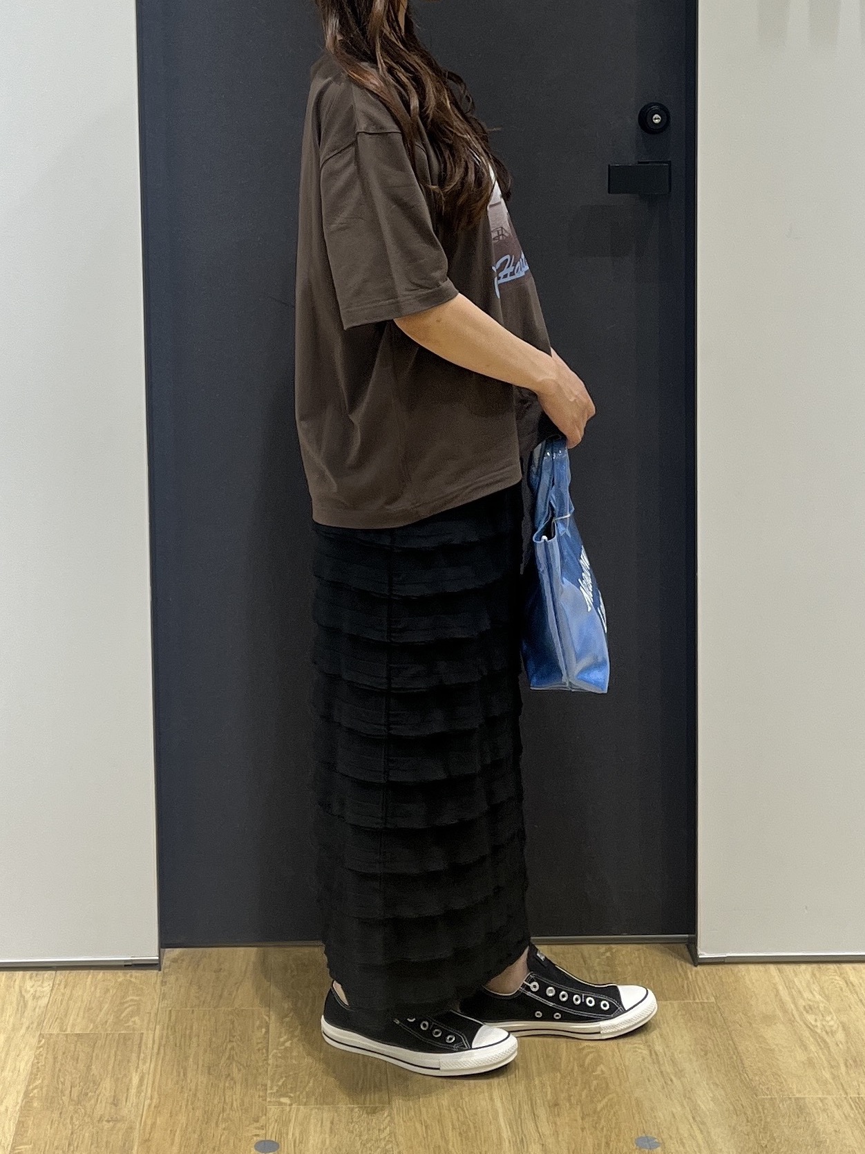 Minaさんの「Dessin｜グラフィックデザイン Tシャツ」を使ったコーディネート