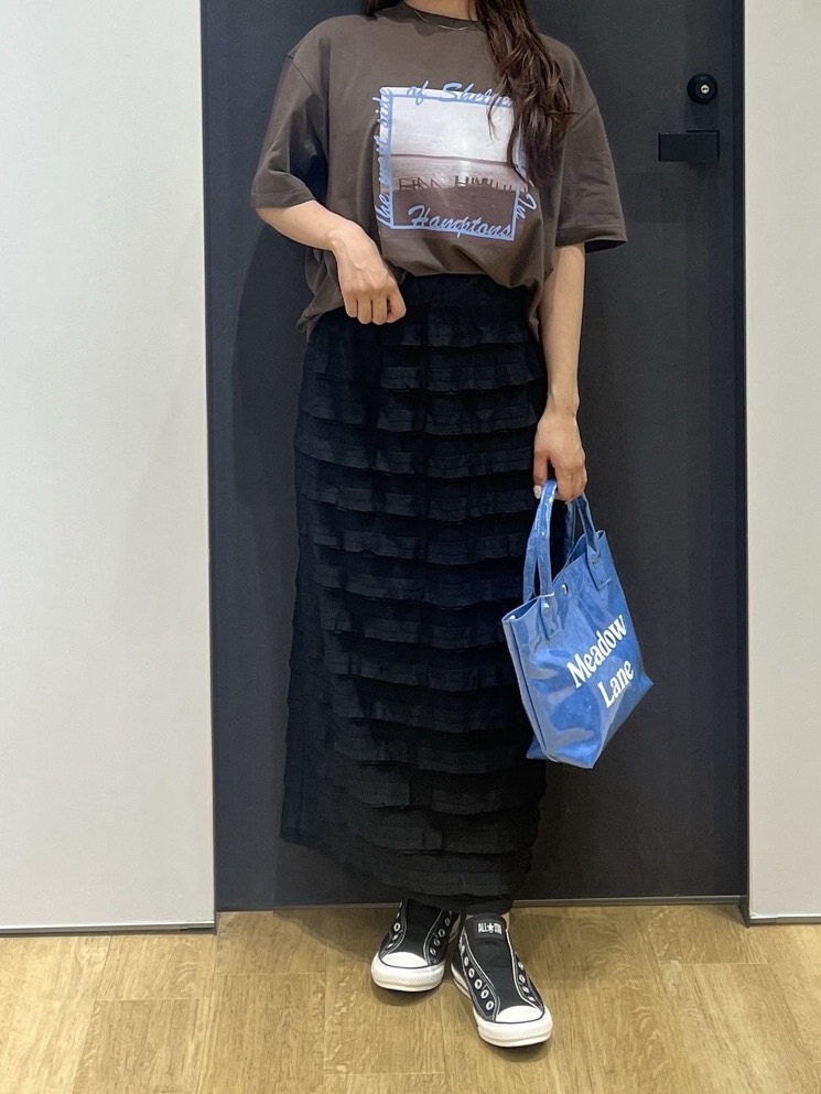 Minaさんの「Dessin｜グラフィックデザイン Tシャツ」を使ったコーディネート