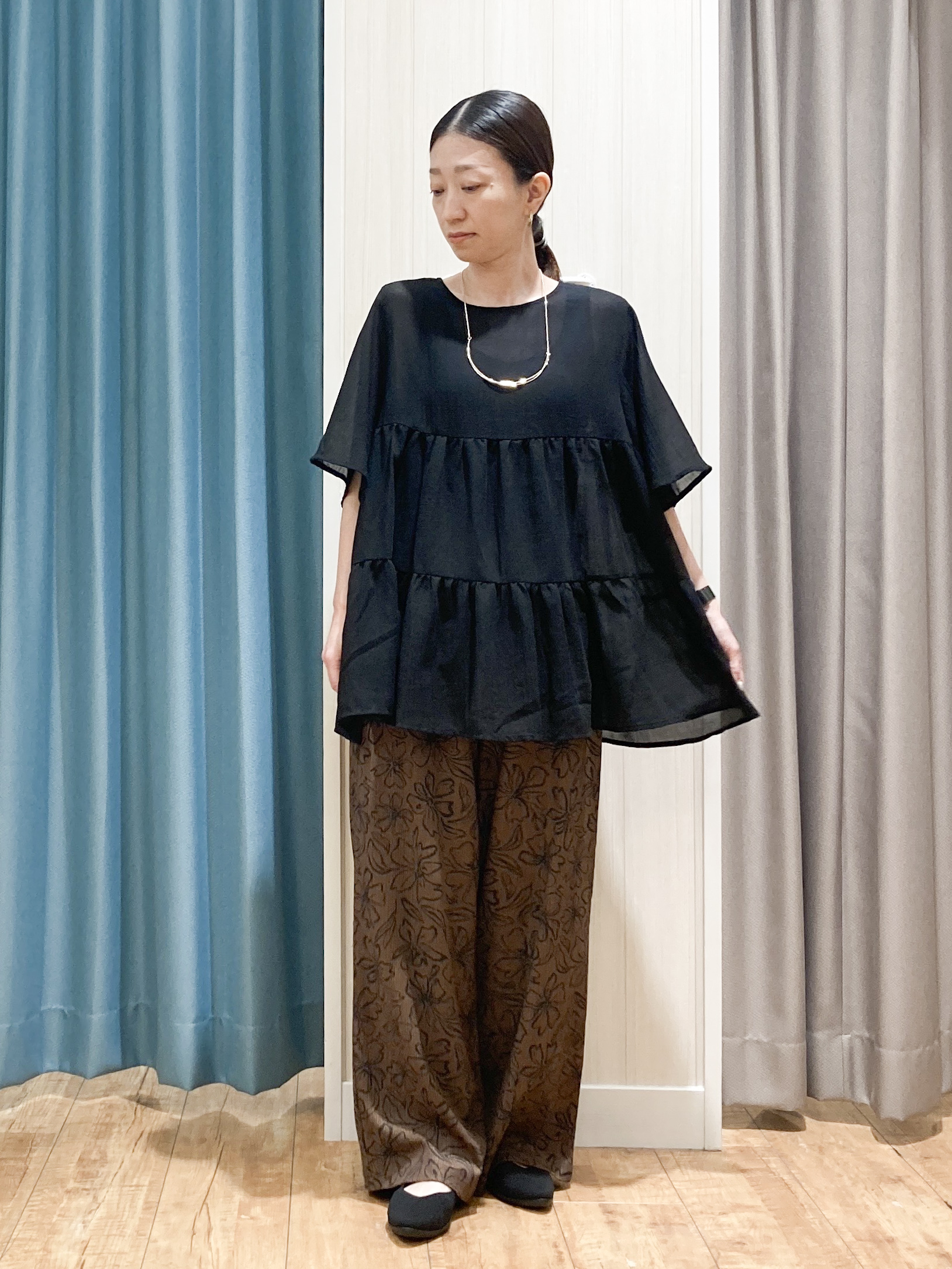 thさんの「SHOO･LA･RUE｜【洗濯機可/S-LL】インせず着られる シアー素材が上品なティアードブラウス」を使ったコーディネート