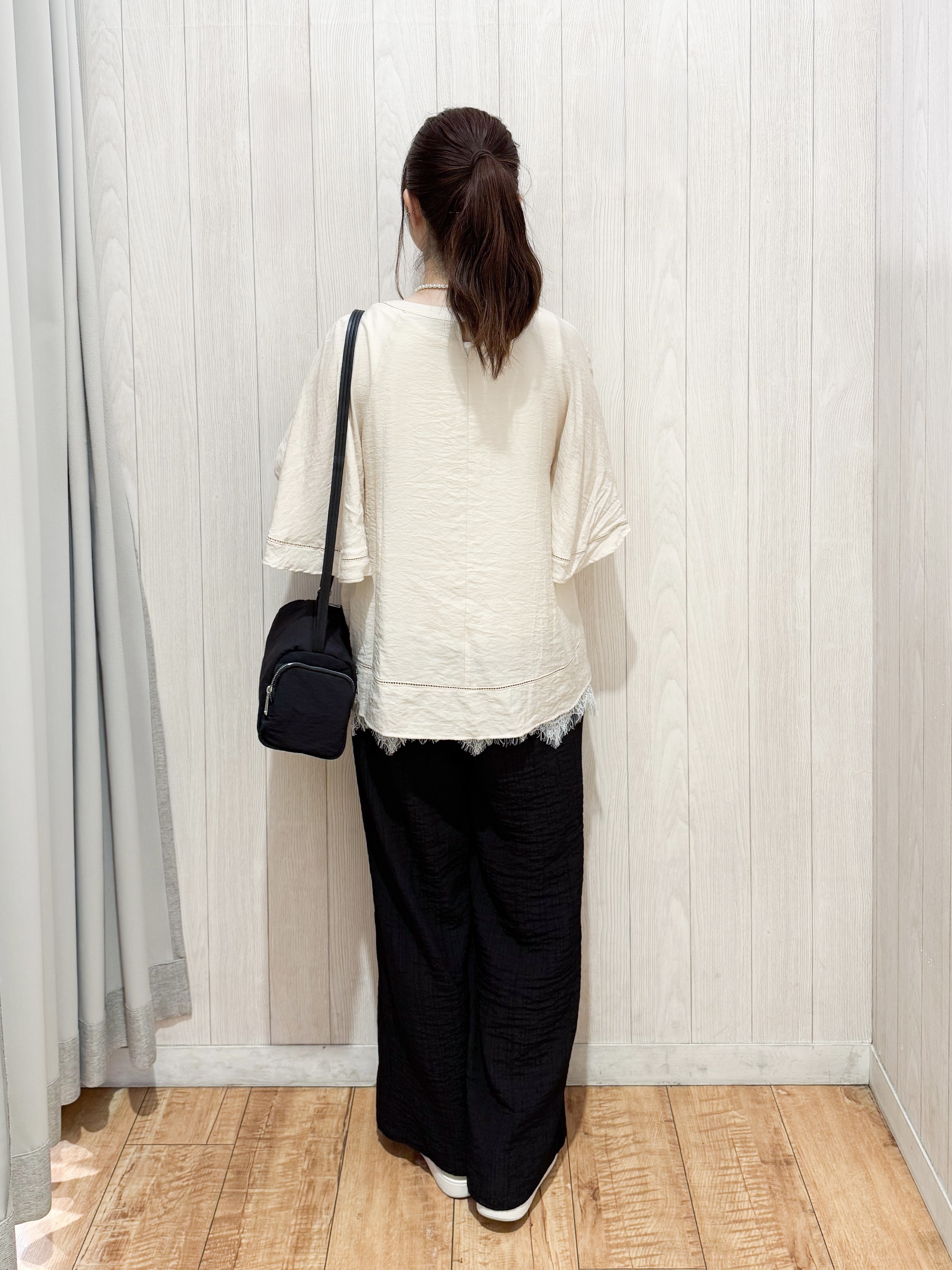 愛さんの「SHOO･LA･RUE｜【ひんやり/S-LL/体型カバー】はしごレースが涼し気な スラブポンチョ風ブラウス」を使ったコーディネート