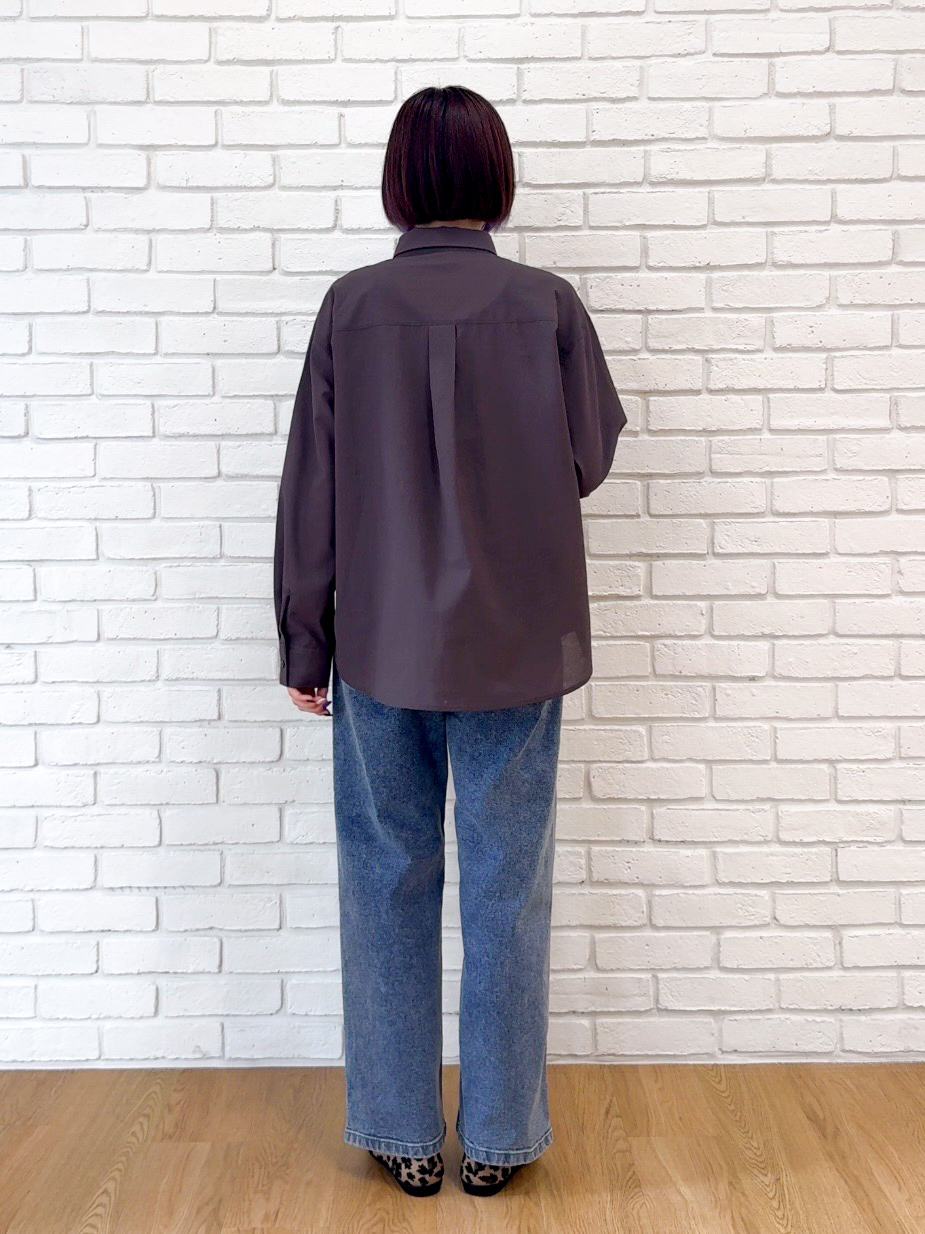 𝐜𝐡𝐢𝐤𝐚さんの「SHOO･LA･RUE｜【通気性〇/S-LL/洗濯機可】大人のきちんとベーシックシャツ」を使ったコーディネート