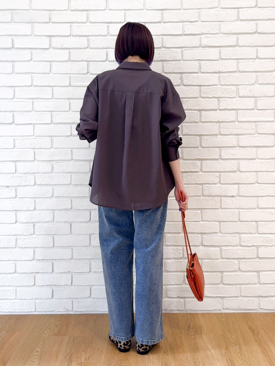 𝐜𝐡𝐢𝐤𝐚さんの「SHOO･LA･RUE｜【通気性〇/S-LL/洗濯機可】大人のきちんとベーシックシャツ」を使ったコーディネート