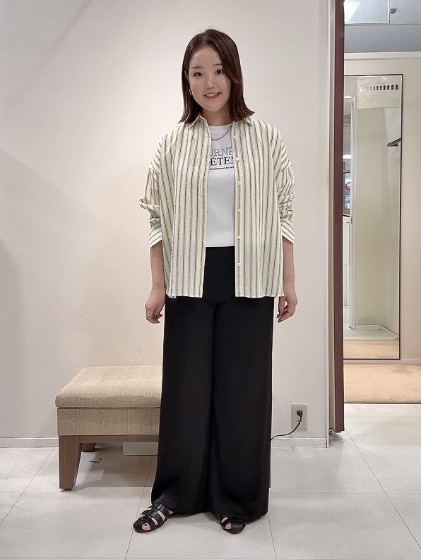YUIさんの「UNTITLED｜ストライプシャツ」を使ったコーディネート