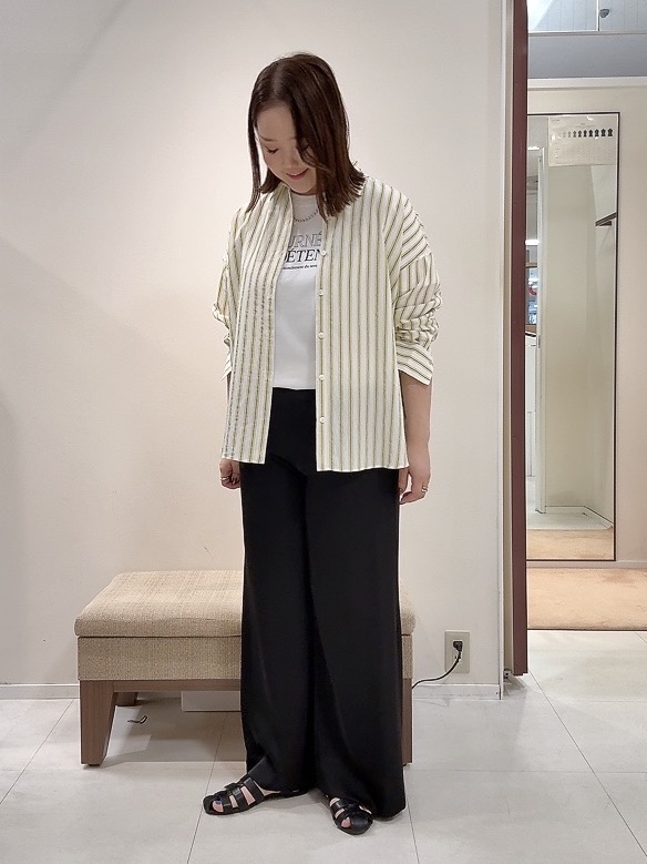 YUIさんの「UNTITLED｜ストライプシャツ」を使ったコーディネート
